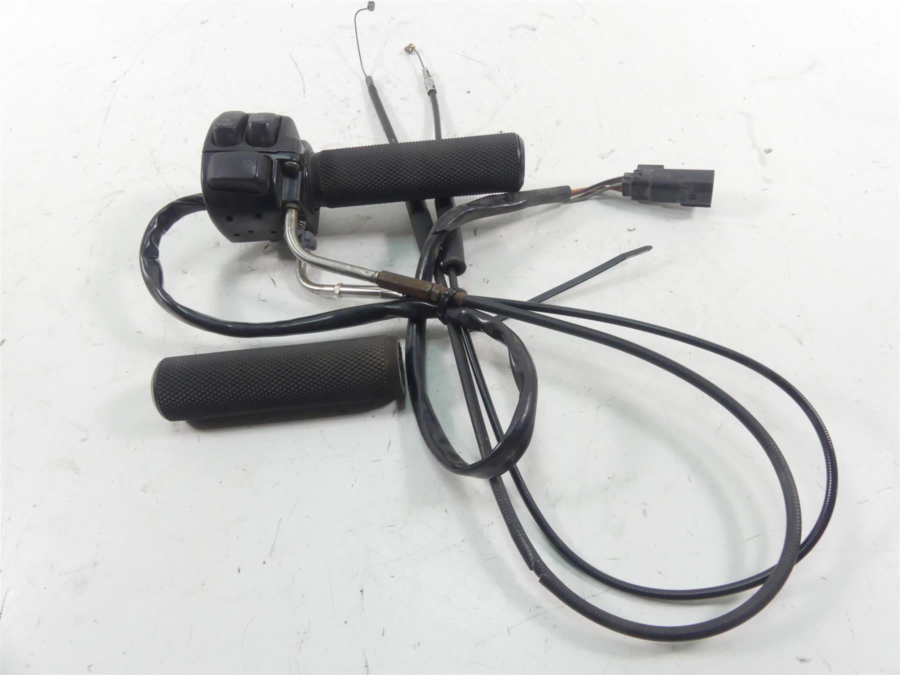 2013 Harley VRSCDX Night Rod Special Right Hand Start Control Switch 71684-06A {{ shop.shopifyCountryName }} - Mototech271