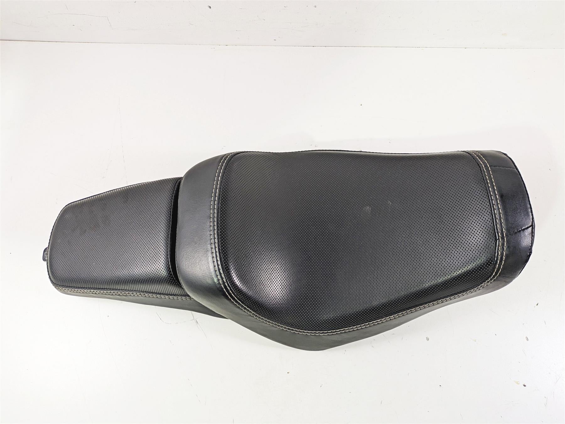2015 Harley FXDF Dyna Fat Bob Seat Saddle Oem 1 Piece 2 Up 52000117 {{ shop.shopifyCountryName }} - Mototech271