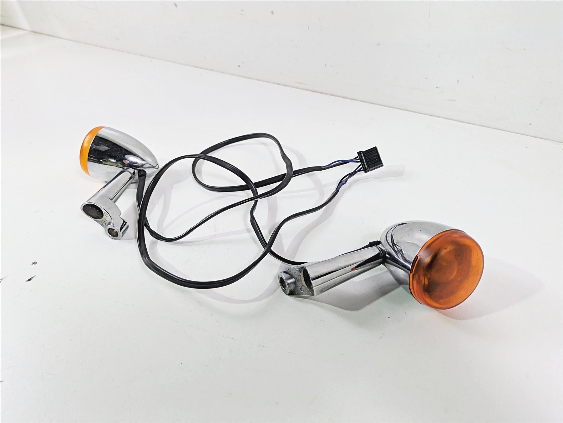 2007 Harley Sportster XL1200 C Front Turn Signal Blinker Set 68972-00 {{ shop.shopifyCountryName }} - Mototech271