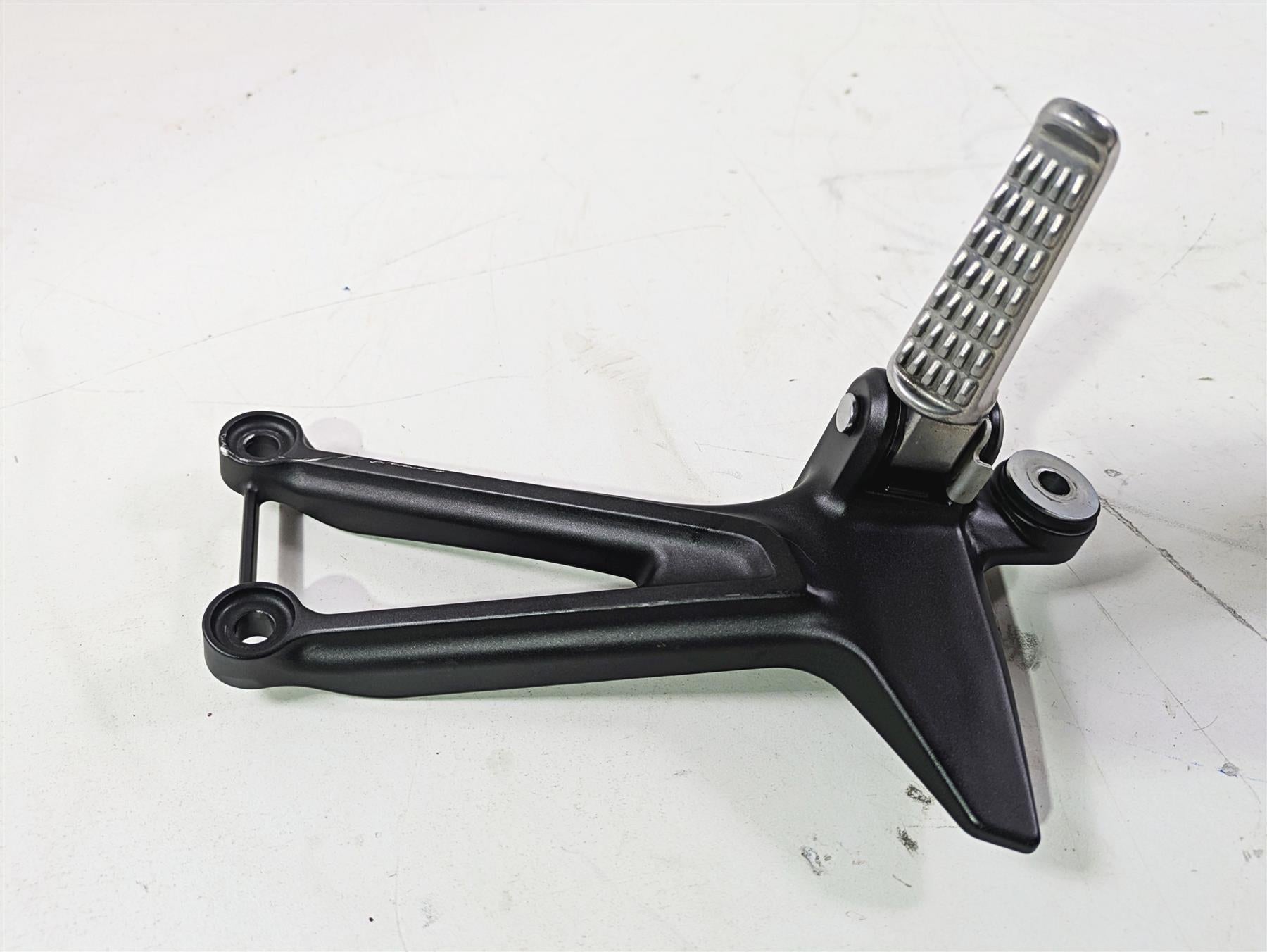 2022 Kawasaki ZR900RS Cafe Rear Passenger Foot Peg Rest Set 35063-1393-18R {{ shop.shopifyCountryName }} - Mototech271