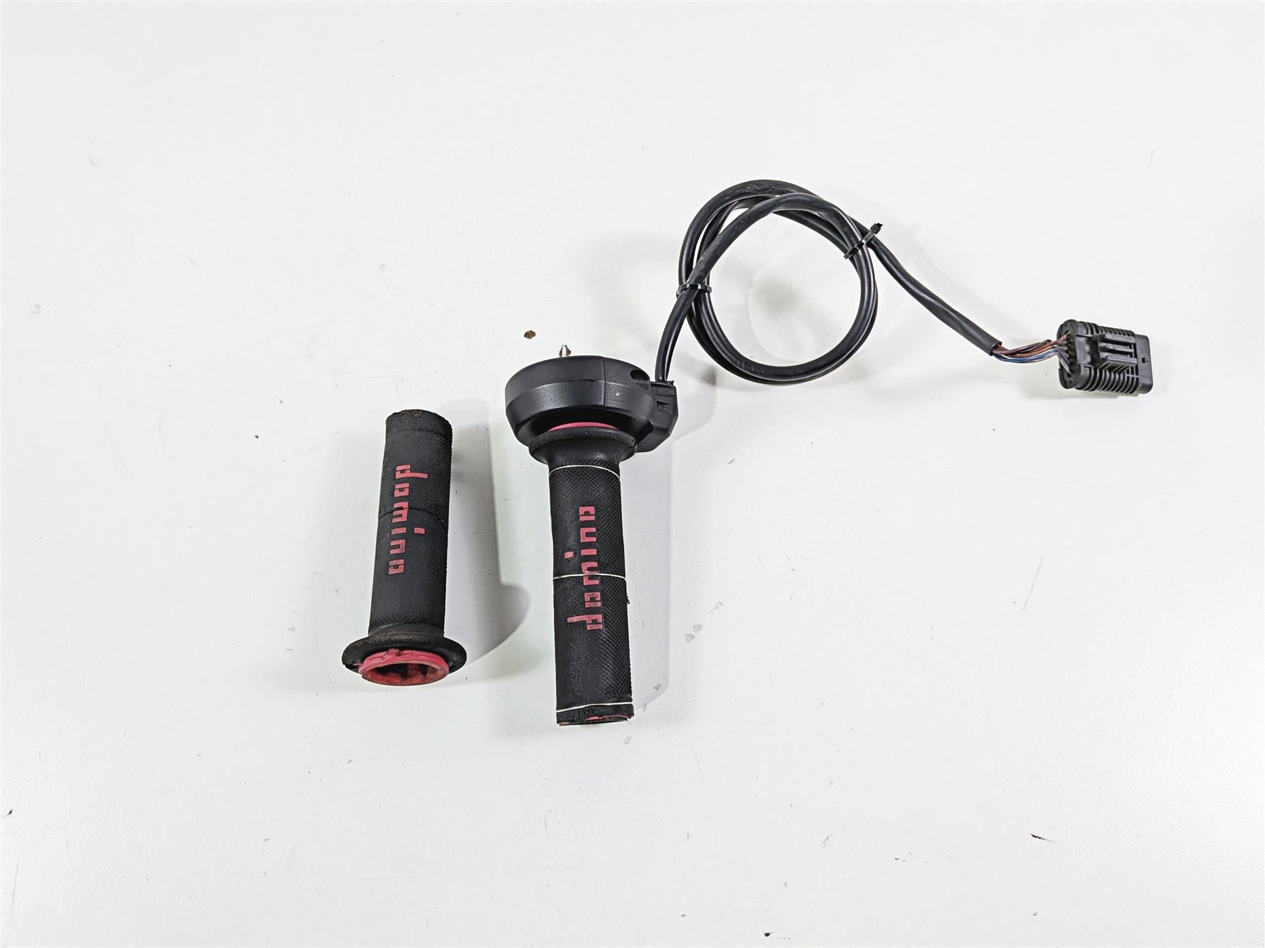 2018 Aprilia RSV4 RR Ride Fly By Wire Throttle Hand Grip 2D000095 {{ shop.shopifyCountryName }} - Mototech271