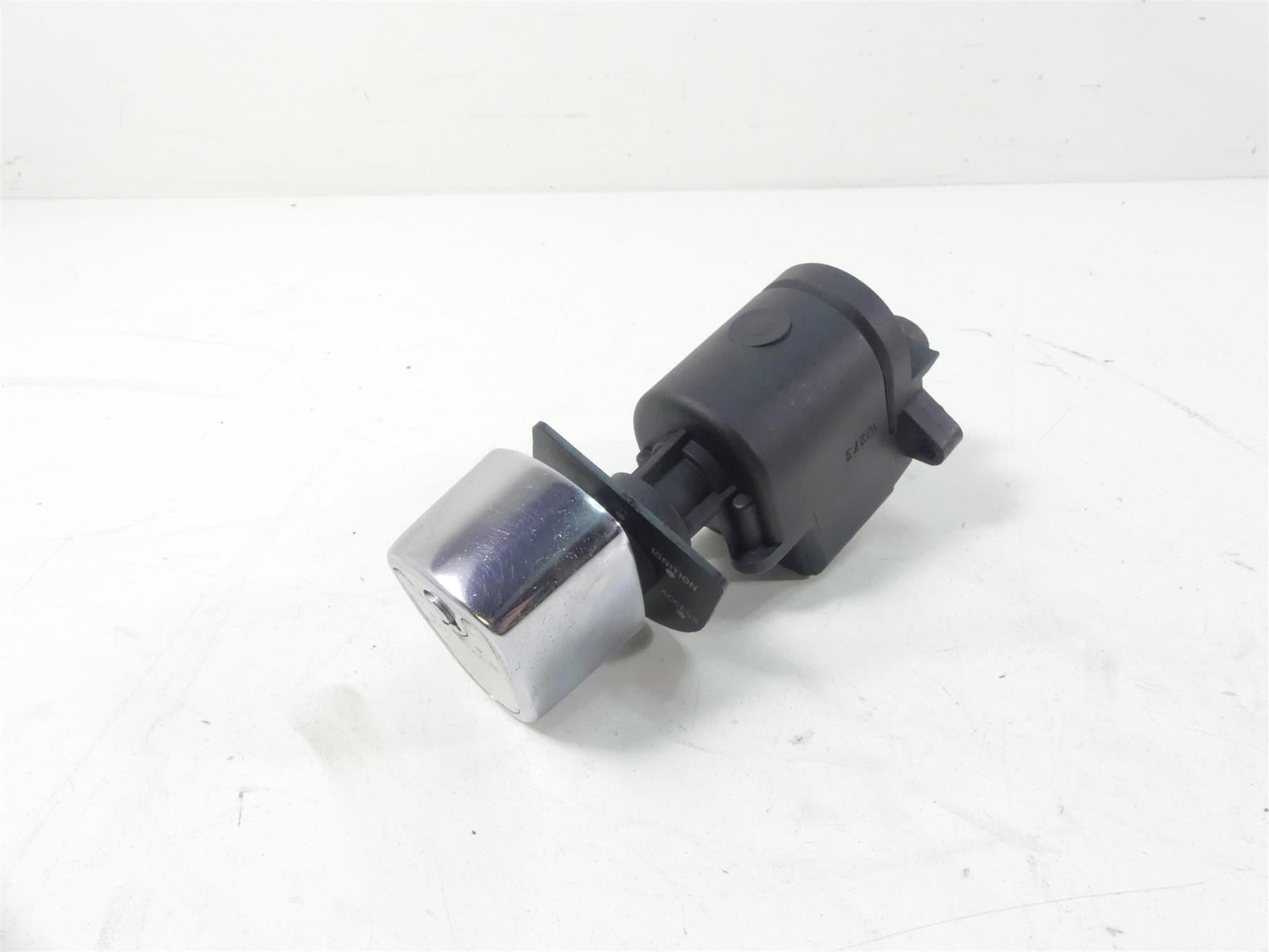 2011 Harley Touring FLTRX Road Glide Ignition Switch Lock - VIN  71572-06 | Mototech271