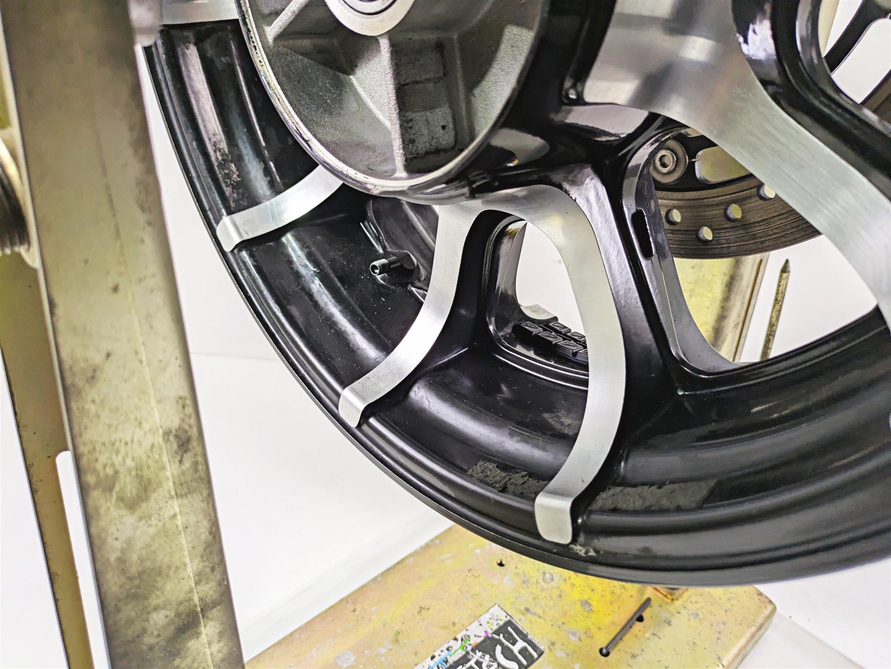 2017 Indian Chieftain Limited Straight Rear Wheel Rim 16x5 1523060 {{ shop.shopifyCountryName }} - Mototech271