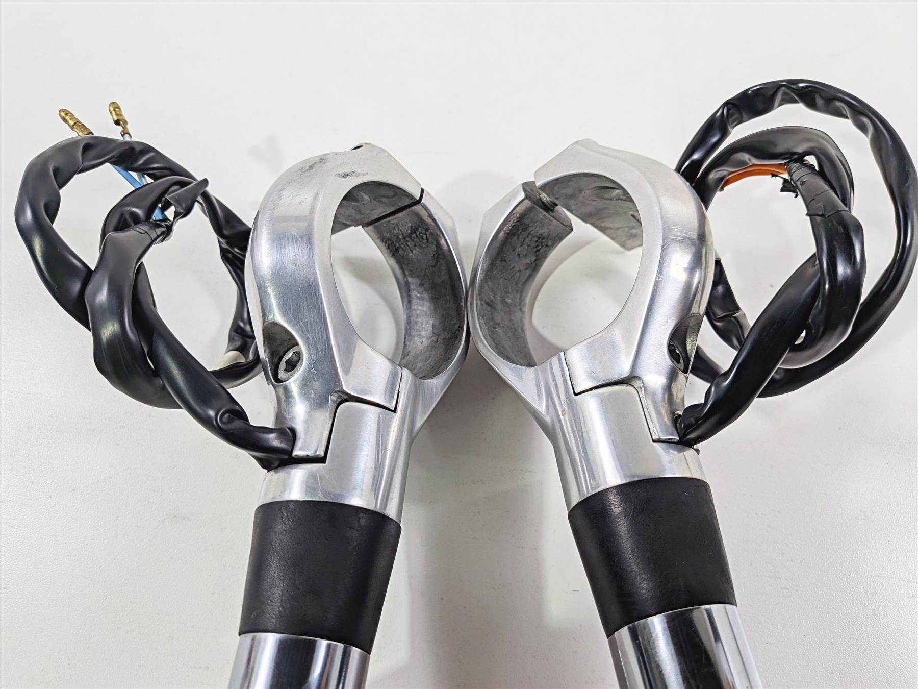2003 Honda V-Twin VTX1800 C Left Right Front Blinker Clamp Set 33400-MBH-672 {{ shop.shopifyCountryName }} - Mototech271