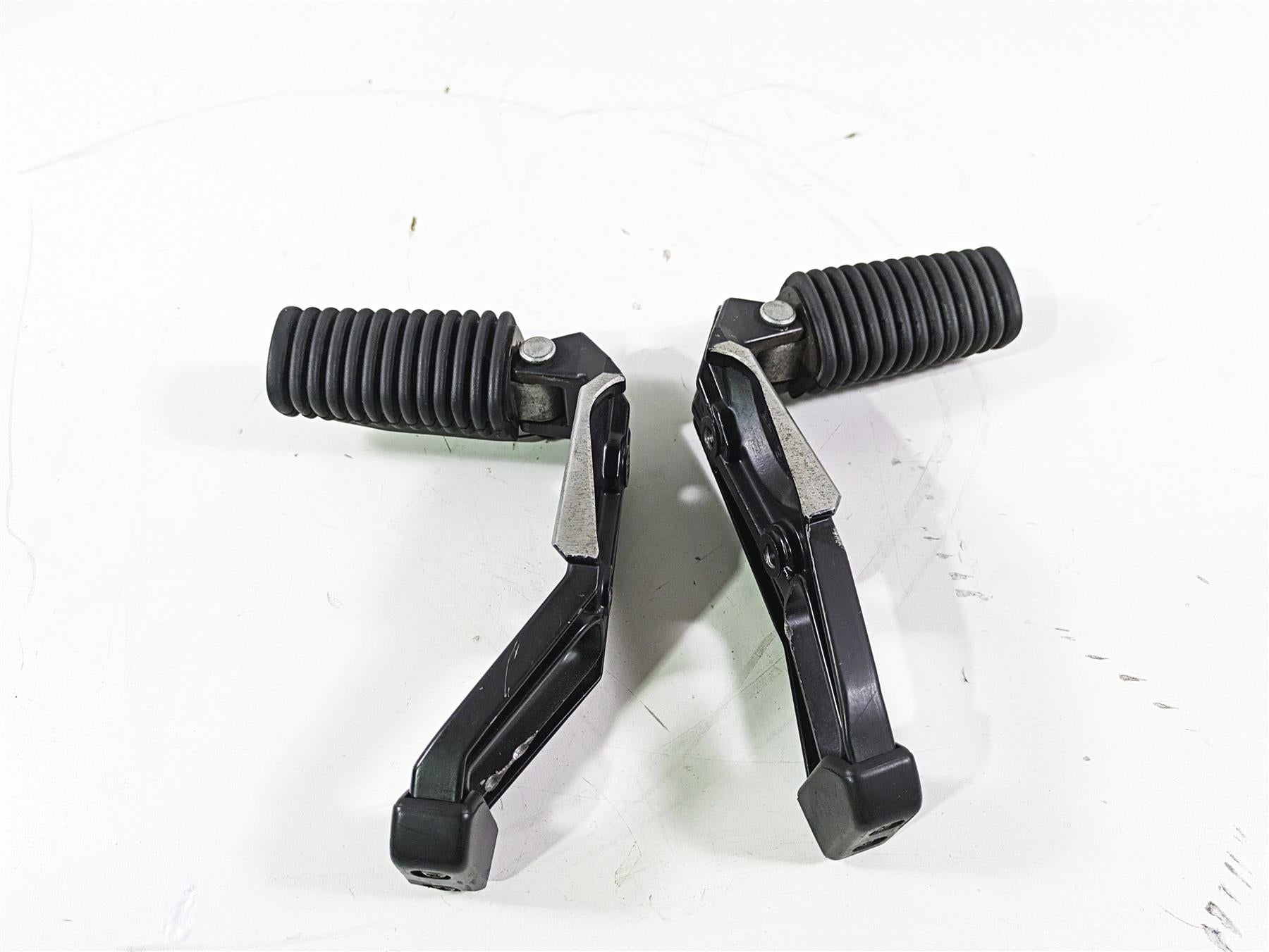 2004 BMW R1150GS R21 Passenger Footpeg Foot Peg Set 46712314761 46712314762 {{ shop.shopifyCountryName }} - Mototech271