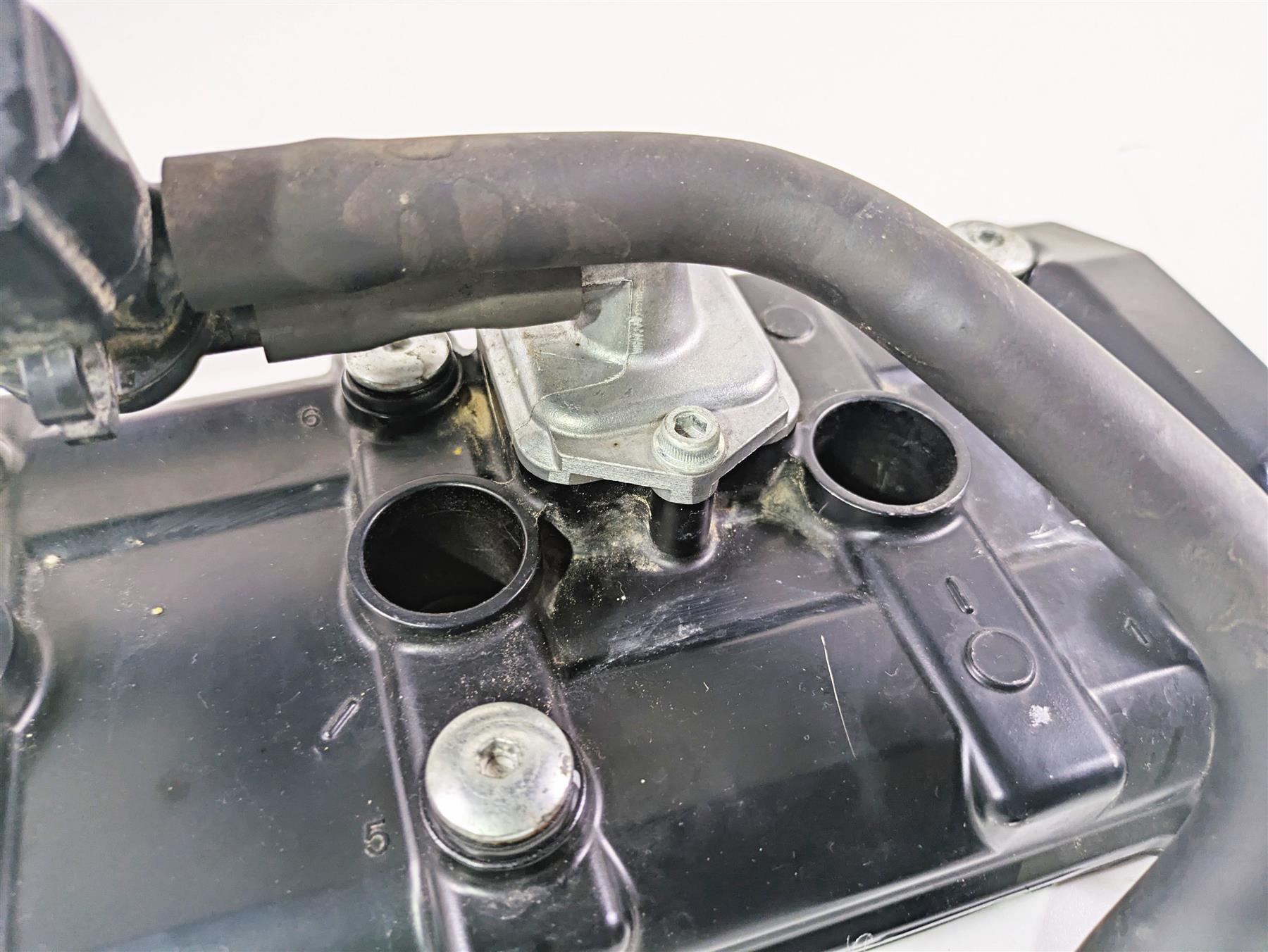 2020 Kawasaki Z900 ZR900 Cylinder Head Top Valve Cover 14093-0521 {{ shop.shopifyCountryName }} - Mototech271