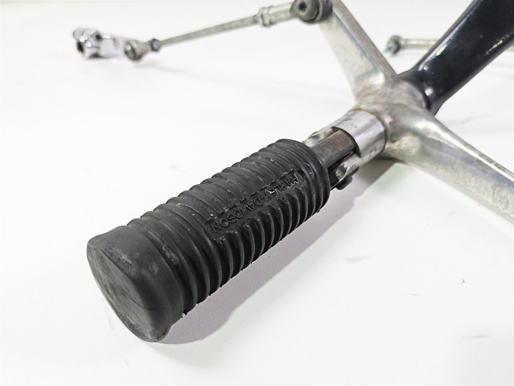 2007 Harley Sportster XL1200 C Front Footpeg Shifter Brake Pedal Set 42651-04 {{ shop.shopifyCountryName }} - Mototech271