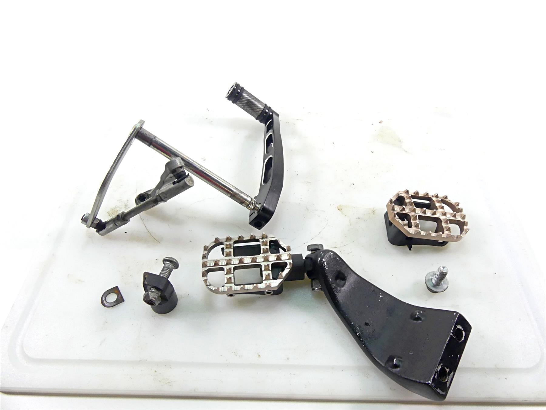 2017 Harley Dyna FXDB Street Bob Bungking Grabber MX Footpeg Shifter Set GRAB-G {{ shop.shopifyCountryName }} - Mototech271
