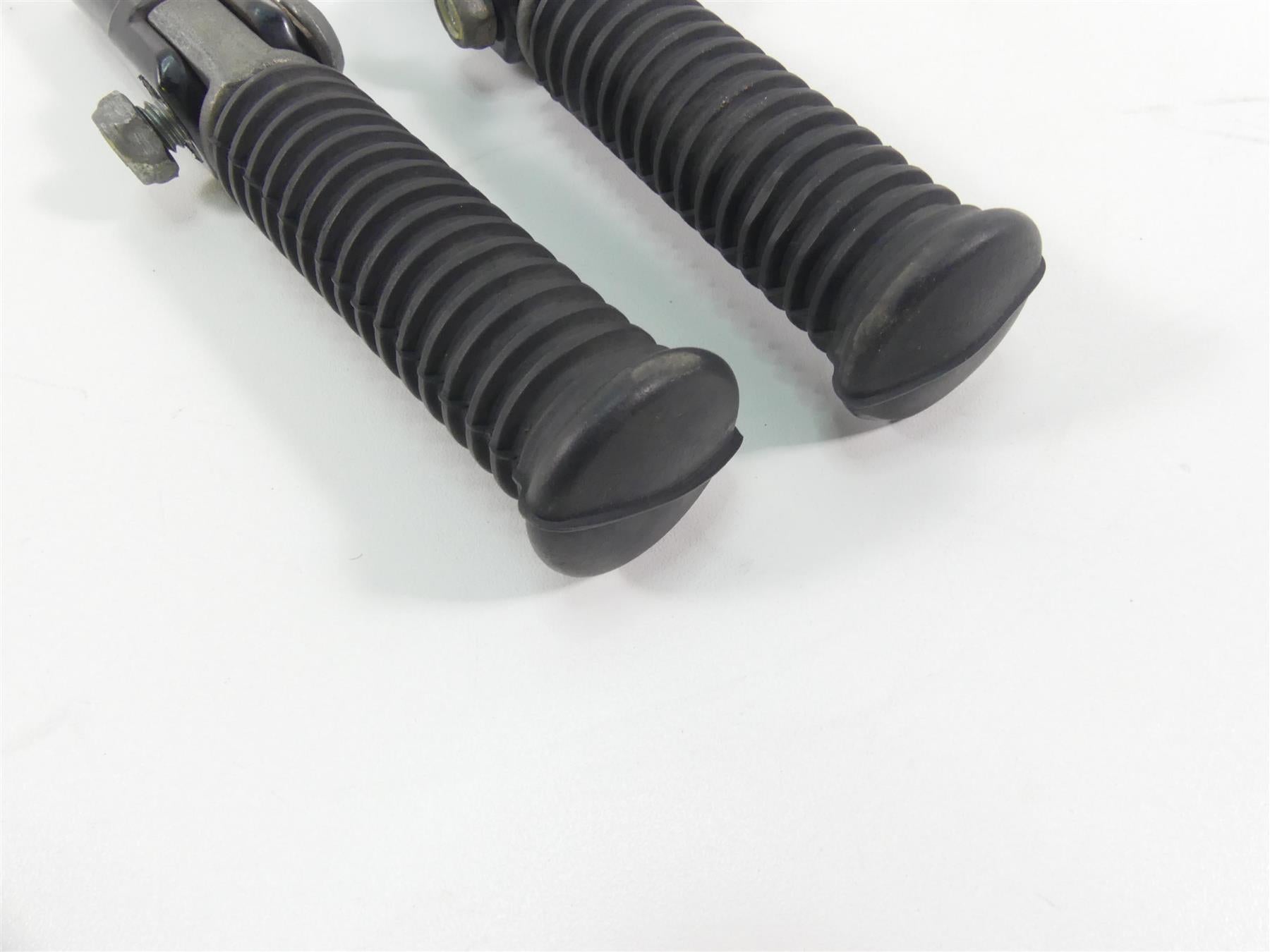 2008 Harley Softail FLSTSB Cross Bones Rear Passenger Pillion Foot Pegs 33048-72 {{ shop.shopifyCountryName }} - Mototech271