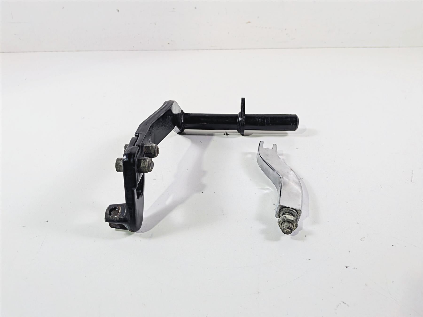 1998 Harley Dyna FXDL Low Rider Passenger Footpeg Mounts & Mounting Bar 52740-94 {{ shop.shopifyCountryName }} - Mototech271