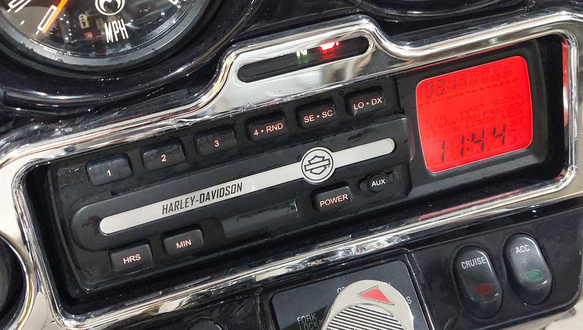 2004 Harley FLHTC SE CVO Electra Glide Tested CD Player Radio Stereo 76202-04 {{ shop.shopifyCountryName }} - Mototech271