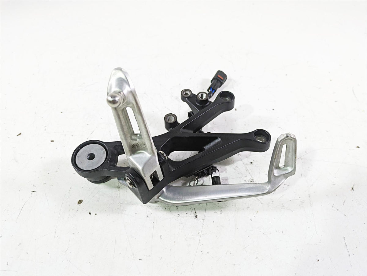 2023 Triumph Street Triple 765 RS Right Rider Footpeg & Brake Pedal T2082484 {{ shop.shopifyCountryName }} - Mototech271