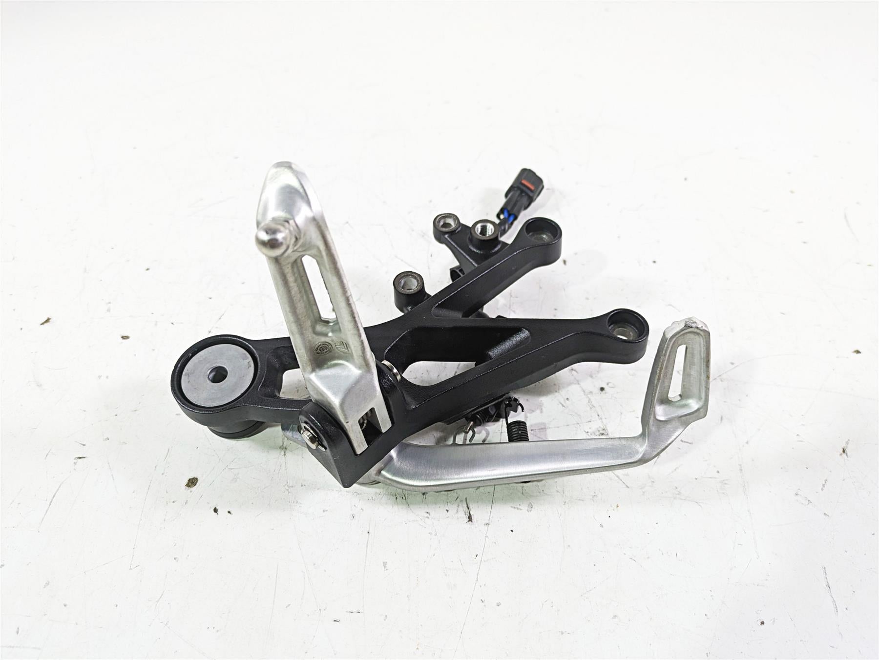 2023 Triumph Street Triple 765 RS Right Rider Footpeg & Brake Pedal T2082484 {{ shop.shopifyCountryName }} - Mototech271