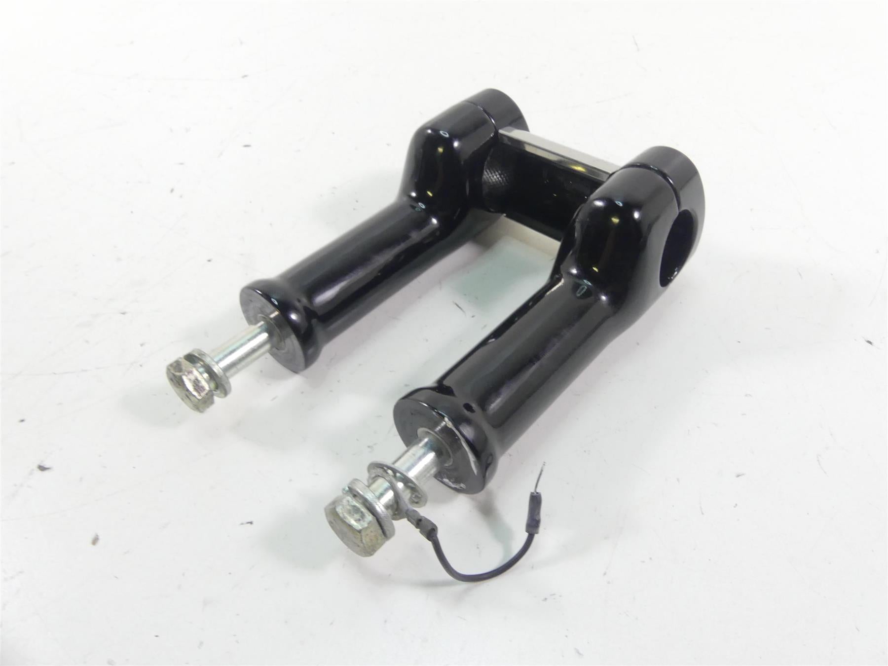 2009 Harley FXDF Dyna Fat Bob Handlebar Riser 5" Rise Holder 1.25" Bars 59783-08 {{ shop.shopifyCountryName }} - Mototech271