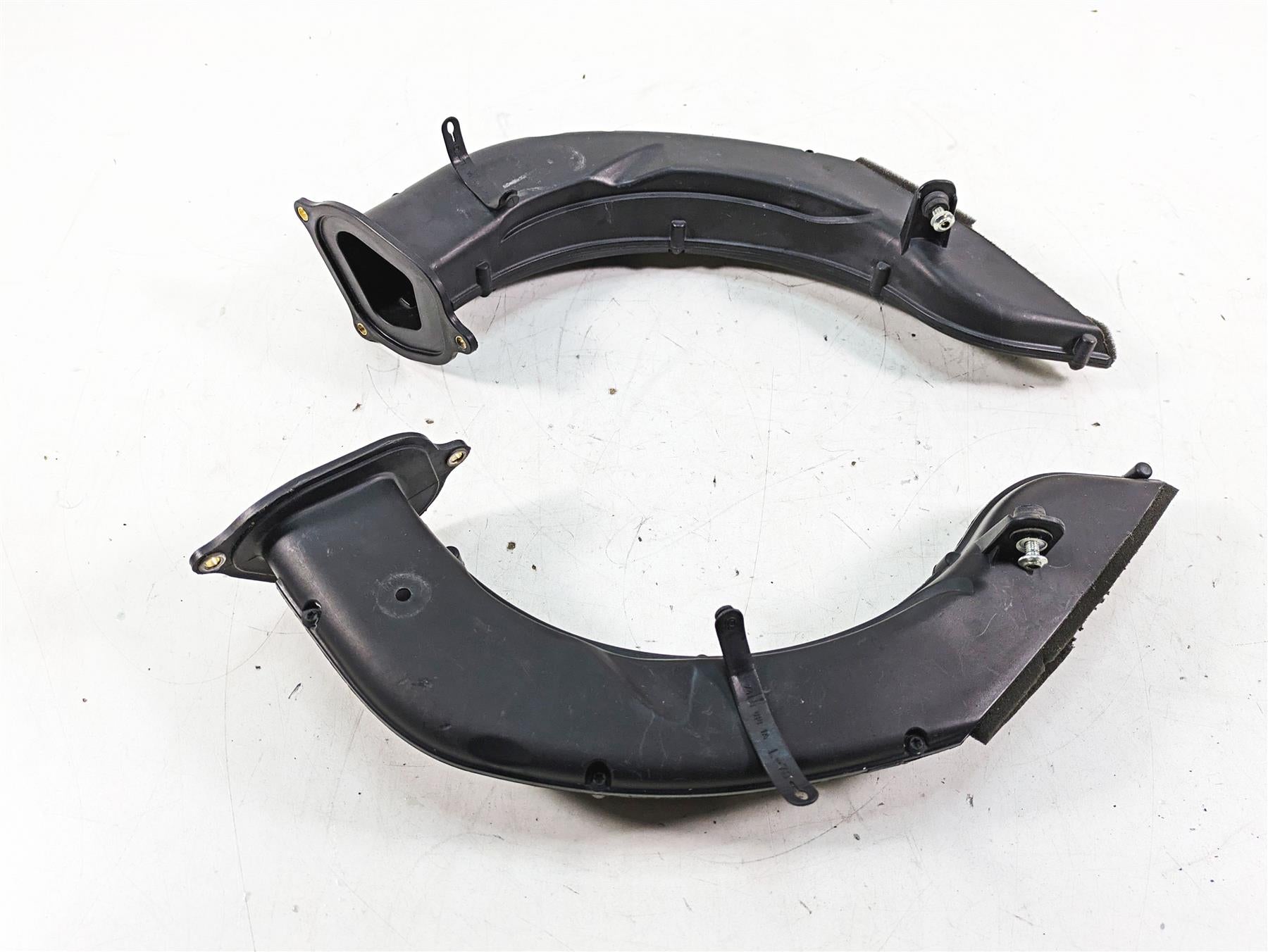 2013 MV Agusta F3 675 ERA Air Inlet Duct Scoop Ram Set 8A00B5465 8000B5464 {{ shop.shopifyCountryName }} - Mototech271
