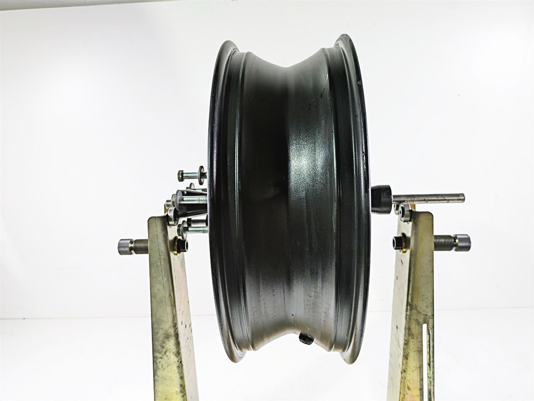 2018 Harley Softail FXFBS Fat Bob Straight 16x5 Rear Wheel Rim 40900444 {{ shop.shopifyCountryName }} - Mototech271