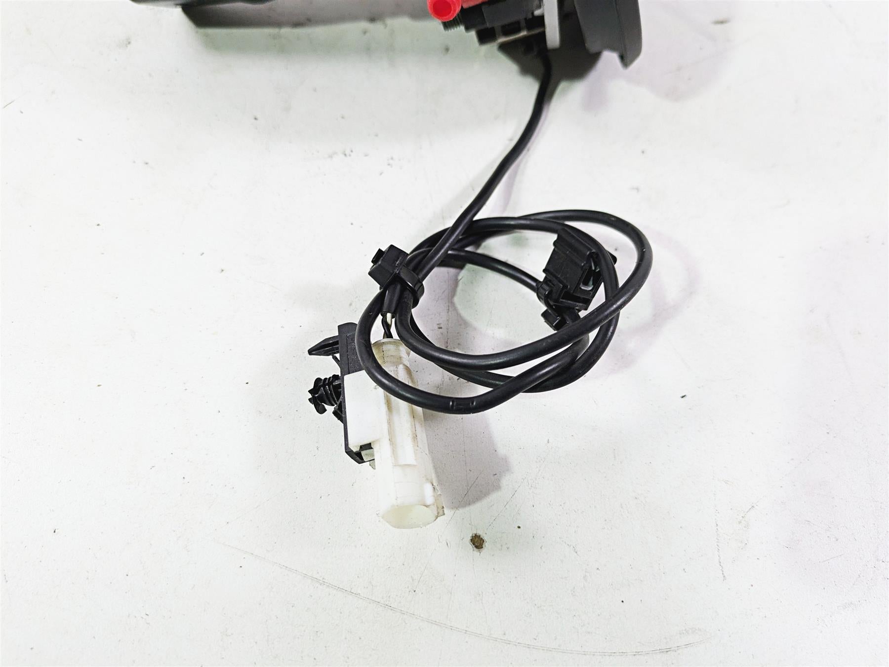 2021 BMW R1250GS K51 Adv Keyless Fuel Gas Petrol Cap Lid 16118552148 {{ shop.shopifyCountryName }} - Mototech271