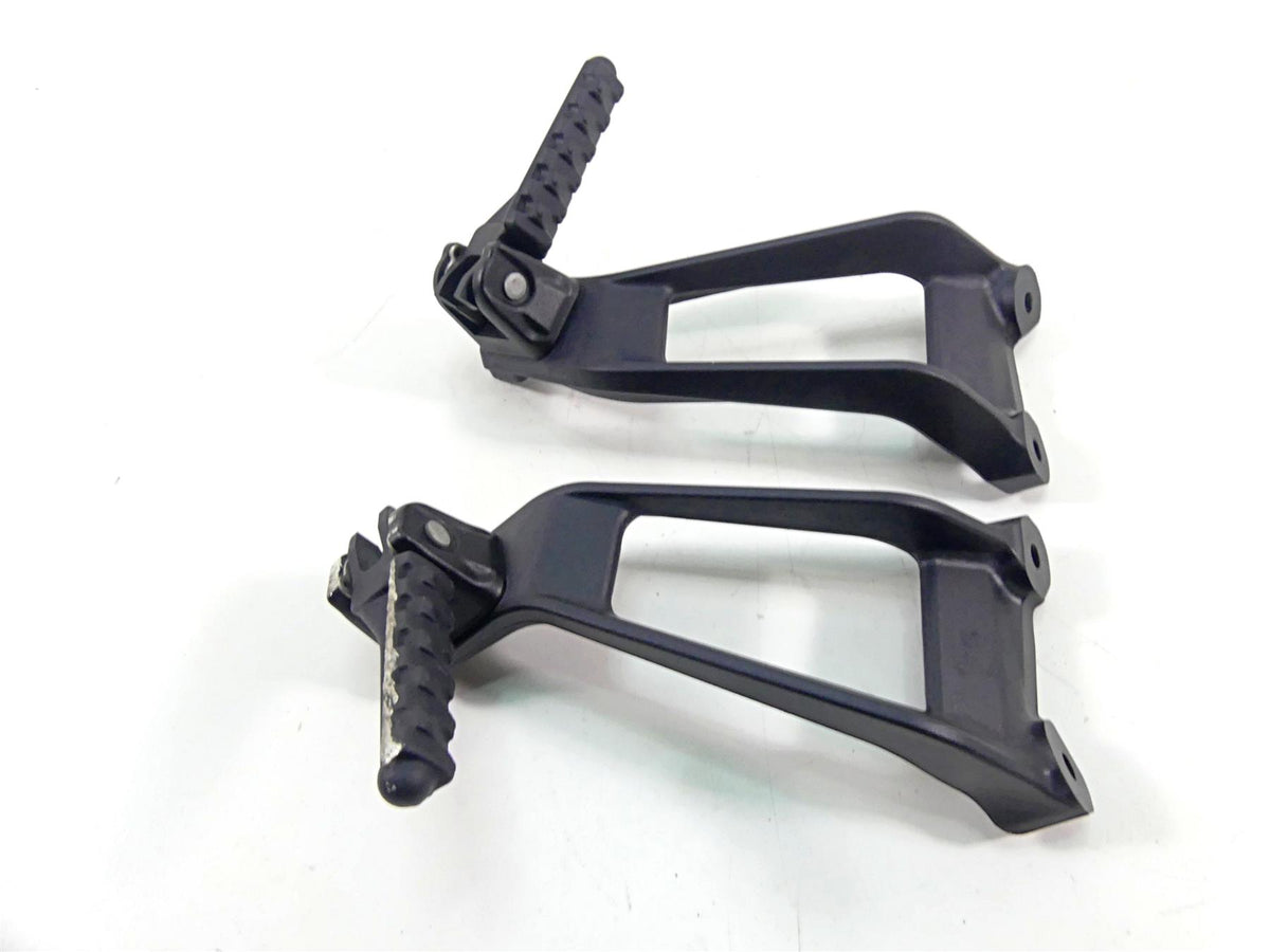 2016 KTM 1290 Super Duke R Rear Passenger Footpeg Foot Peg Set 6130304800033S {{ shop.shopifyCountryName }} - Mototech271