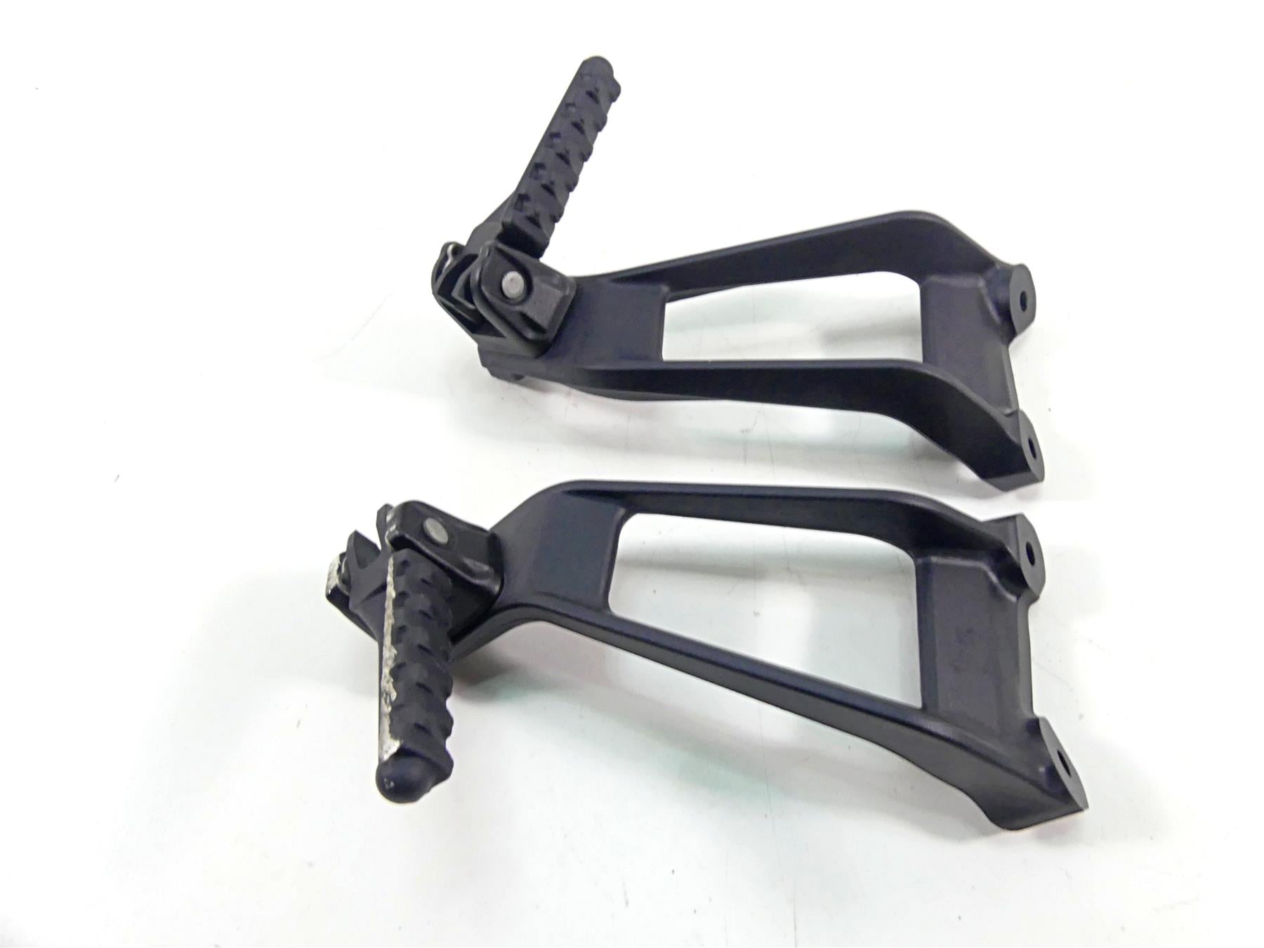 2016 KTM 1290 Super Duke R Rear Passenger Footpeg Foot Peg Set 6130304800033S {{ shop.shopifyCountryName }} - Mototech271
