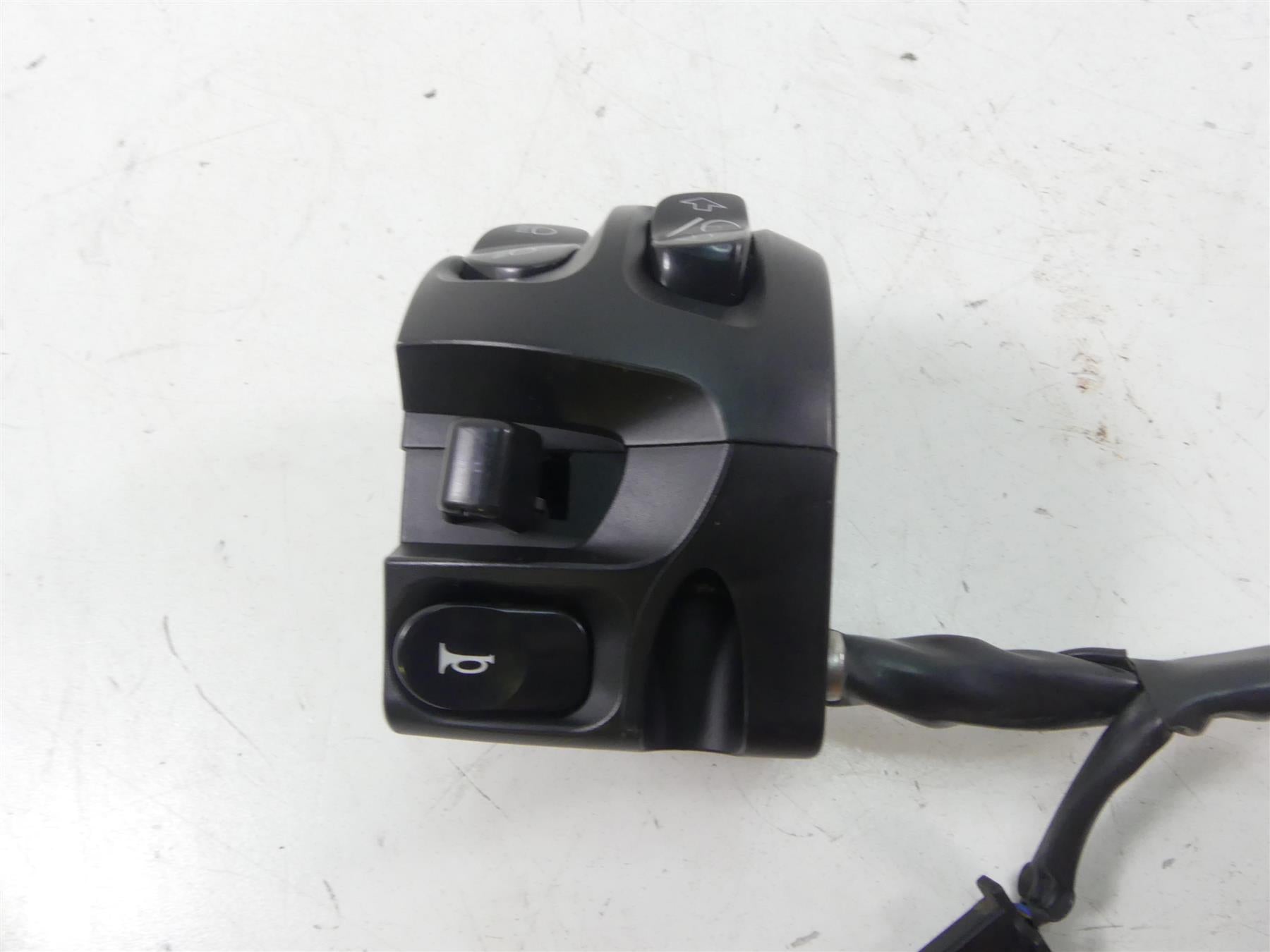 2011 Victory Vision Tour Left Hand Turn Signal Windshield Control Switch 4011993 {{ shop.shopifyCountryName }} - Mototech271