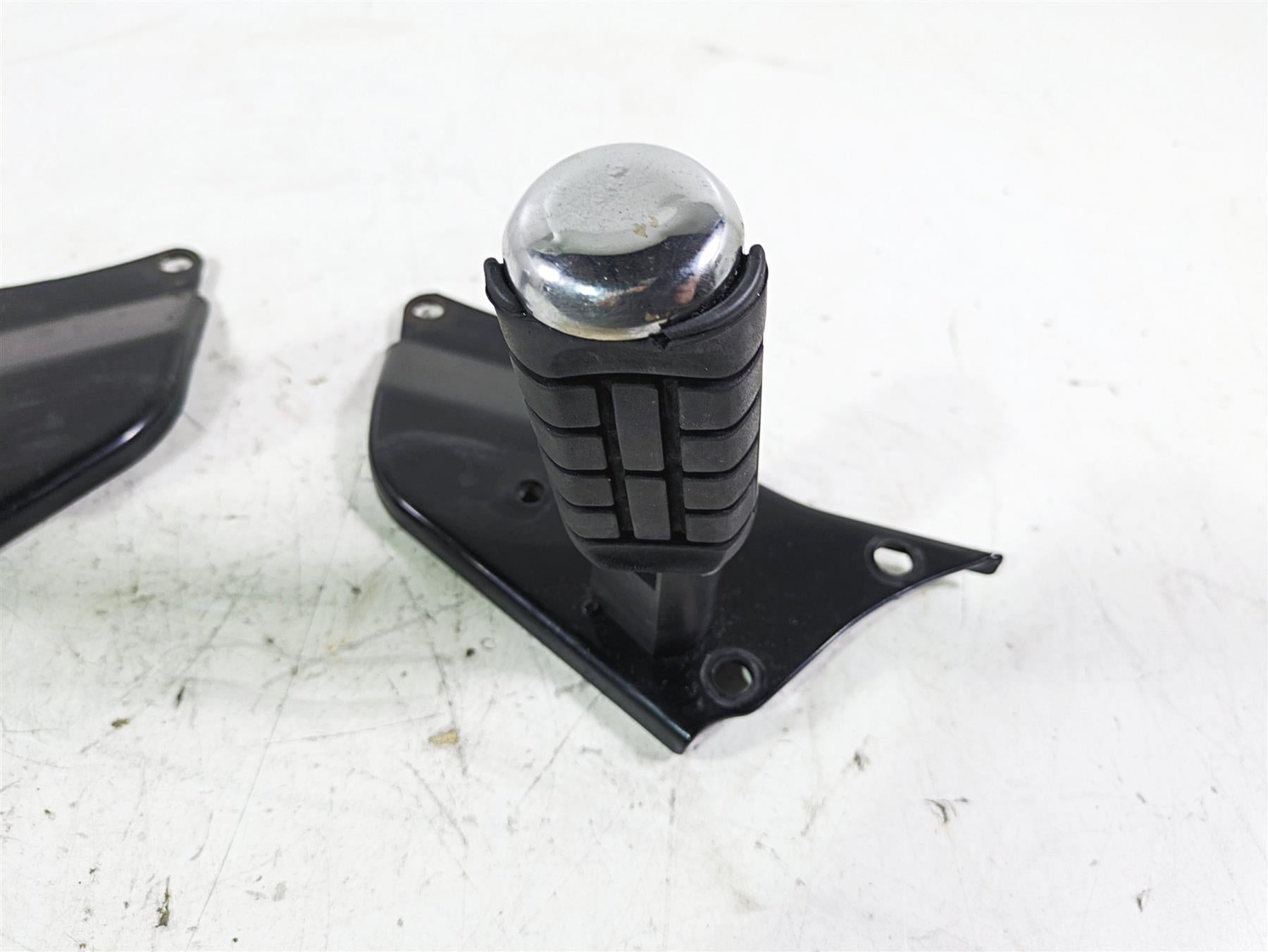 1998 Honda GL1500 Valkyrie Tour Rear Passenger Footpeg Rest Set 50715-MZ0-000 {{ shop.shopifyCountryName }} - Mototech271