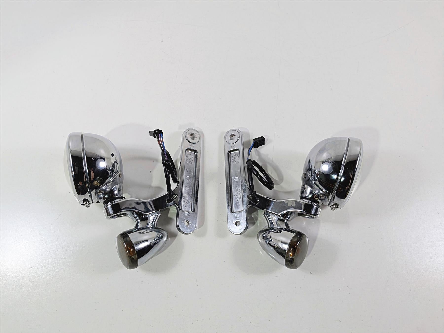 2011 Harley Touring FLHTCU CVO Electra Glide Turn Signal Passing Lights 69548-06-Mototech271
