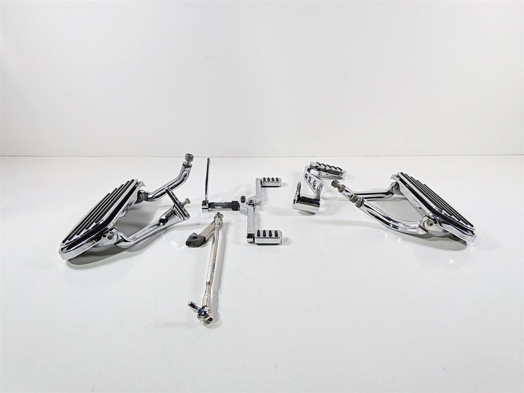 2006 Harley Touring FLHTCU SE CVO Electra Glide Left Floorboard Set 51055-04-Mototech271