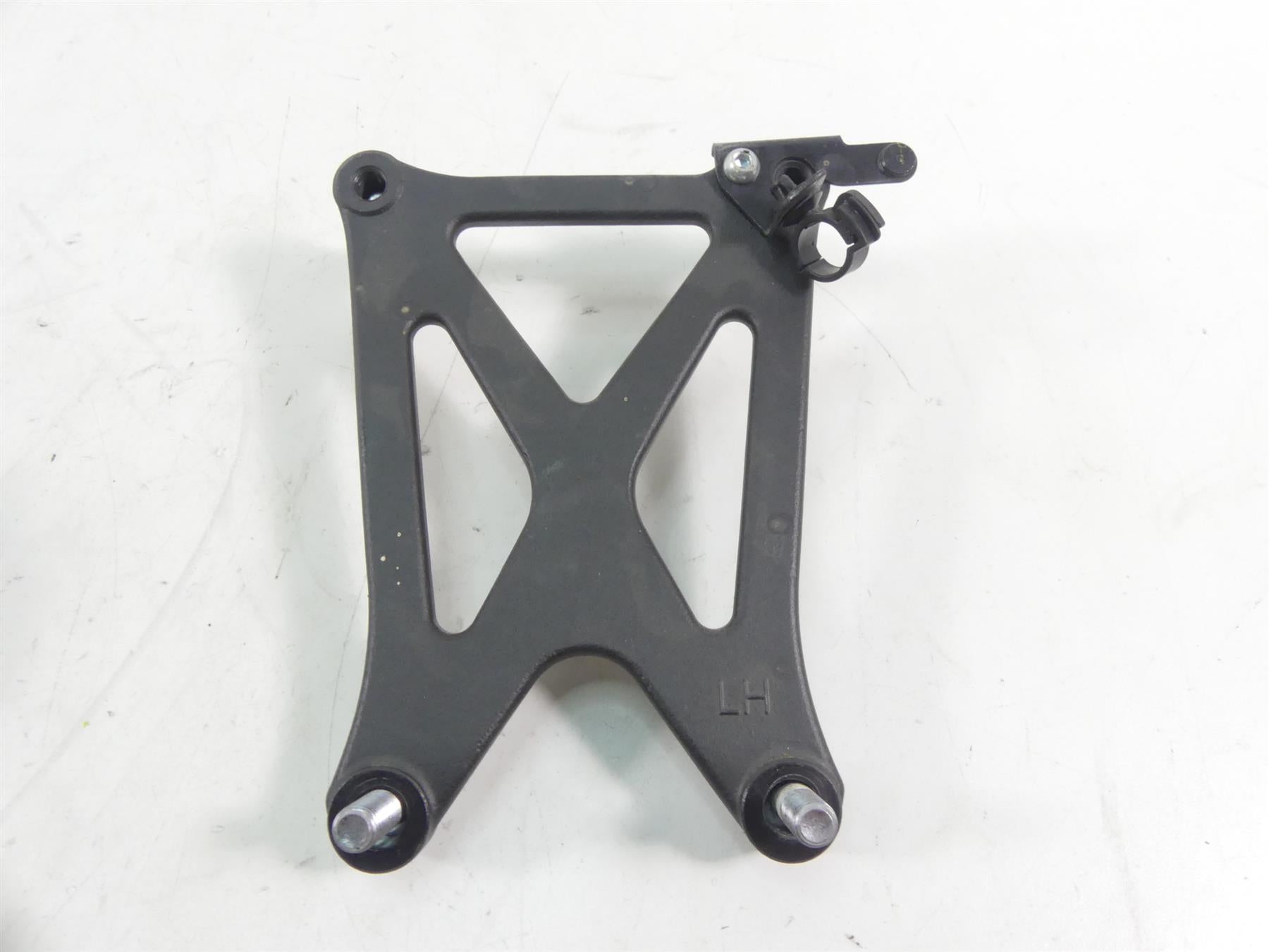 2013 Yamaha VMX17 V-Max 1700 Engine Motor Stay Bracket Mount Set 2S3-21315-00-00 {{ shop.shopifyCountryName }} - Mototech271