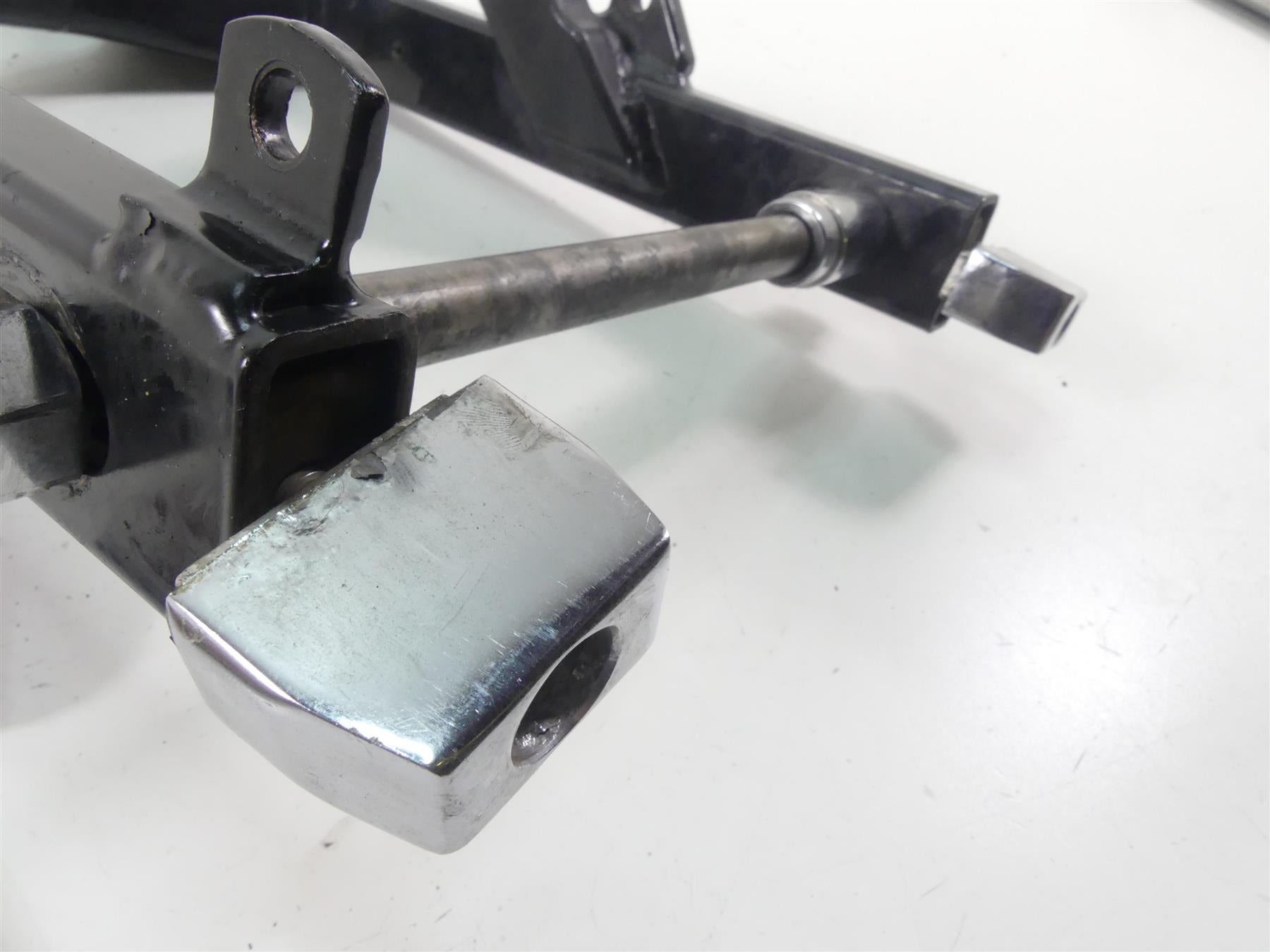 2004 Harley FXDWGI Dyna Wide Glide Rear Swingarm Swing Arm + 3/4" Axle 47820-00A {{ shop.shopifyCountryName }} - Mototech271