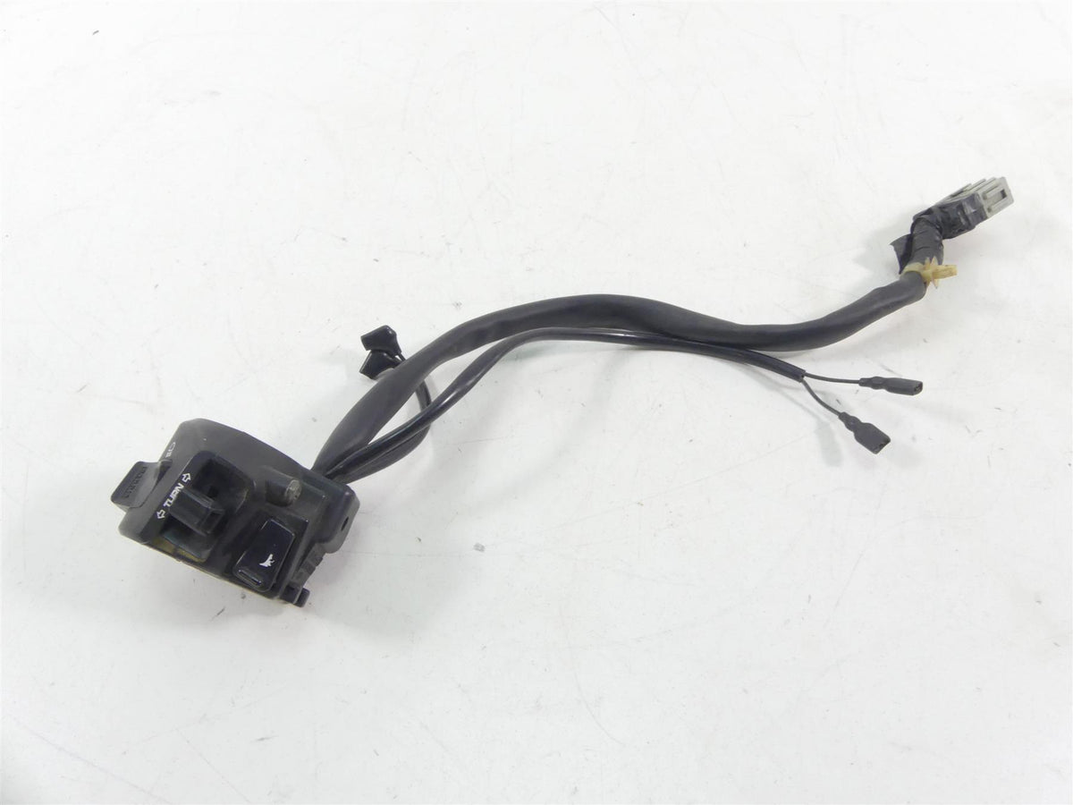 2004 Honda CBR1000RR SC57 Left Hand Horn Light Control Switch 35200-MEL-670 {{ shop.shopifyCountryName }} - Mototech271