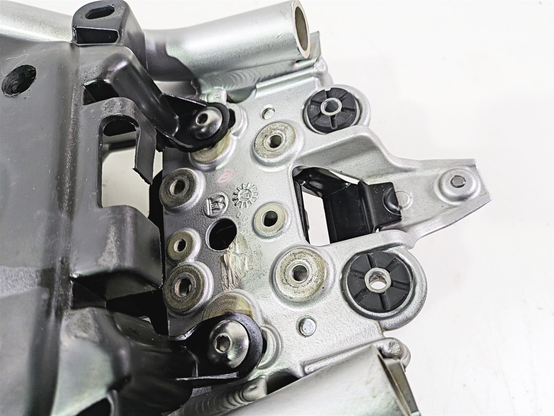 2019 Triumph Speed Triple RS 1050 Subframe Sub Frame & Inner Fender T2079742 {{ shop.shopifyCountryName }} - Mototech271