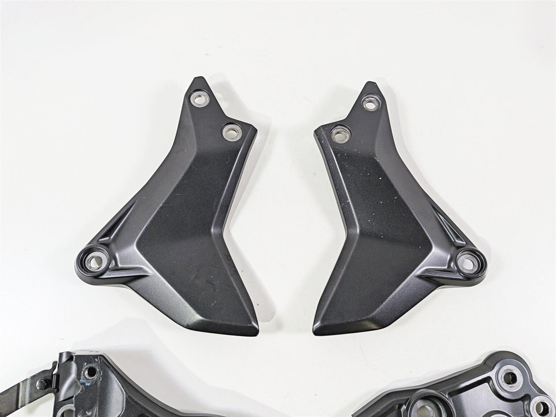 2025 Yamaha YZF R7 Side Frame Foot Peg Mount Cover Set BEB-274A4-00 BEB-274A3-00 {{ shop.shopifyCountryName }} - Mototech271