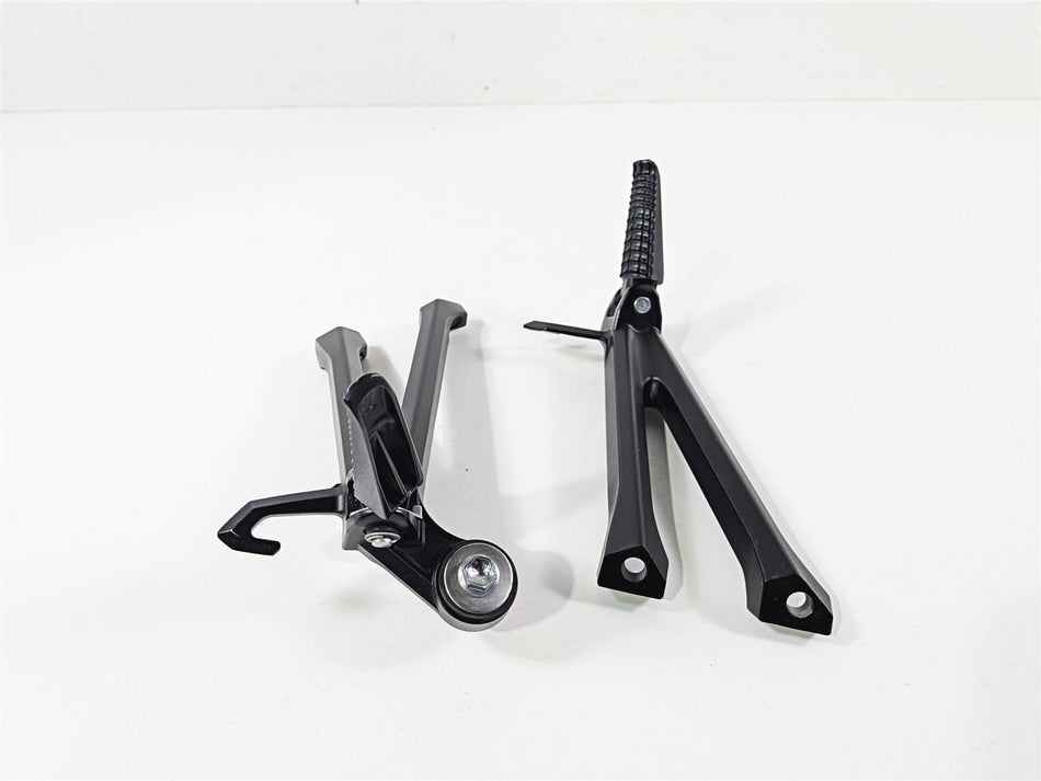 2024 Suzuki GSXR600 Passenger Footpeg Foot Peg Rest Set 43600-14J30 43700-14J30 {{ shop.shopifyCountryName }} - Mototech271