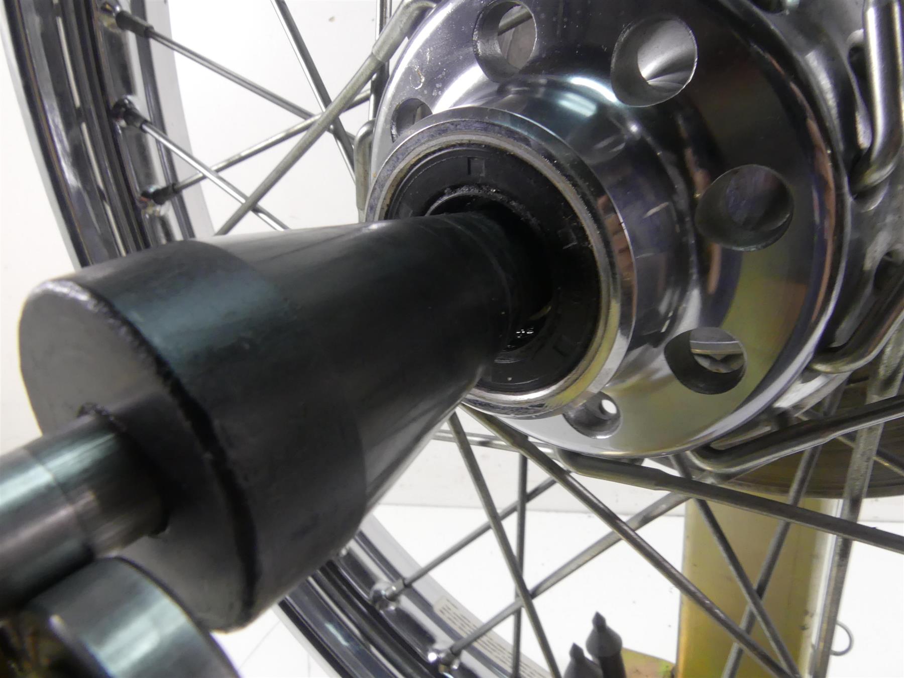 1999 Harley FXSTS Softail Springer 21x2.15 Front Wheel Spoke Rim - Read 43676-88C {{ shop.shopifyCountryName }} - Mototech271