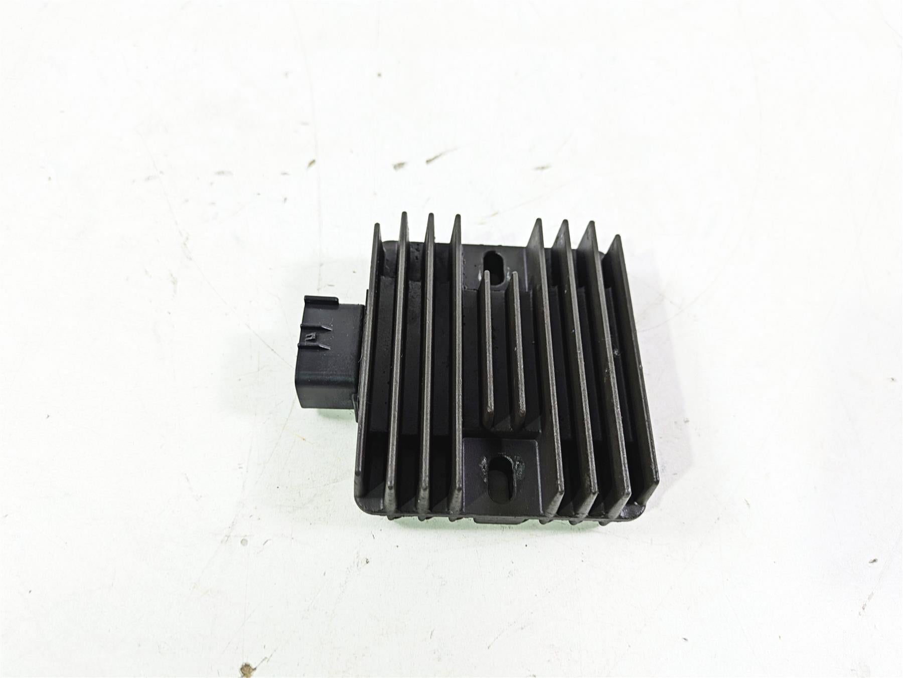 2004 Yamaha XVZ1300 Royal Star Rectifier Voltage Regulator 4XY-81960-00-00 SH678-11 {{ shop.shopifyCountryName }} - Mototech271