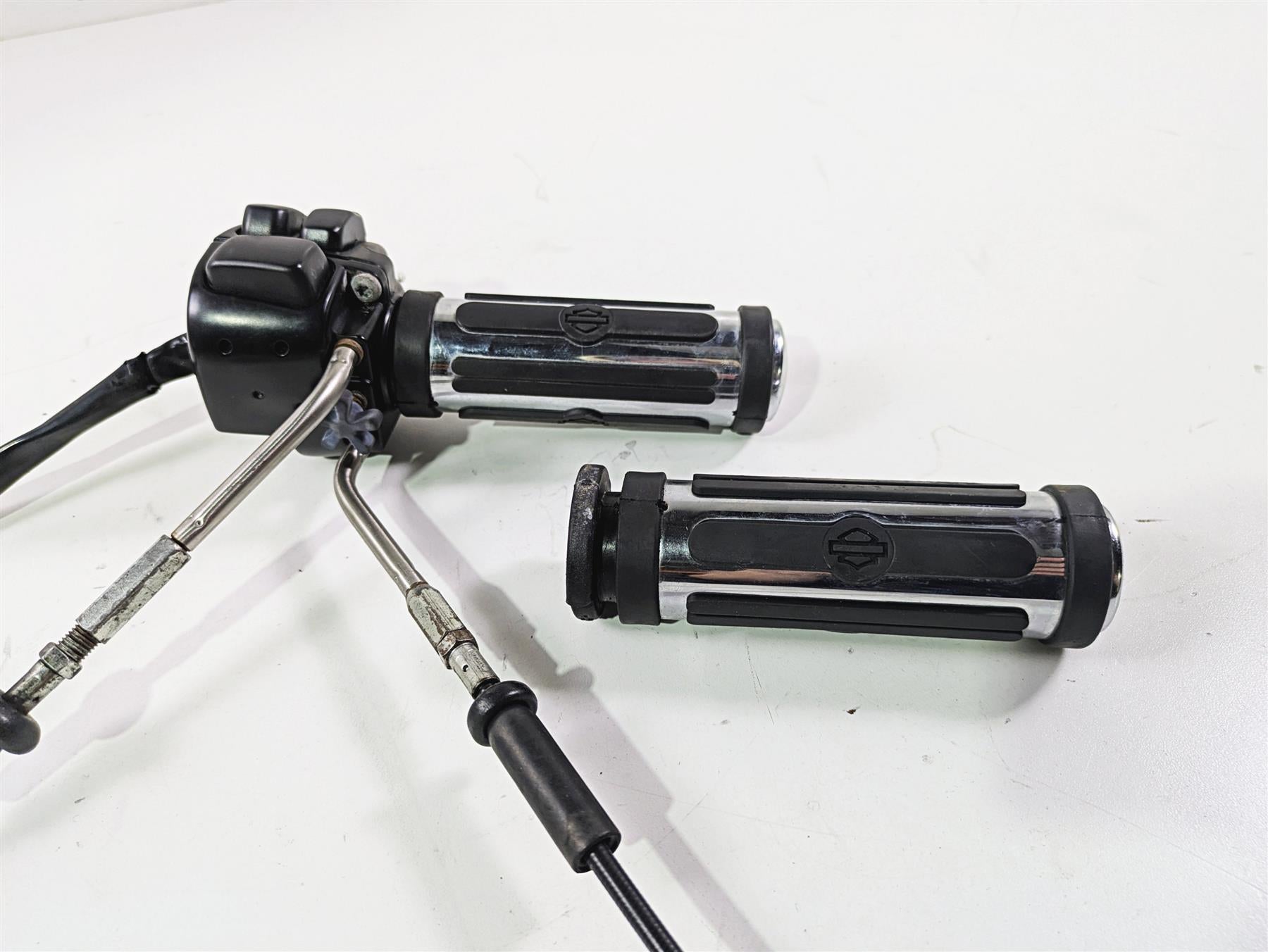 2007 Harley Sportster XL1200 C Right Hand Control Switch Grip Set 71684-06A {{ shop.shopifyCountryName }} - Mototech271