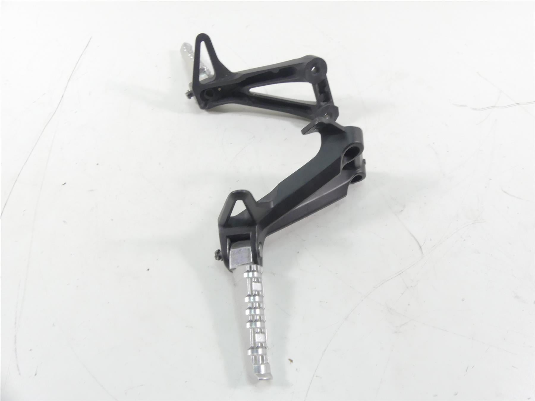 2015 Yamaha MT09 FZ09 Rear Passenger Foot Peg Footpeg Set 1RC-2742L-01-00 {{ shop.shopifyCountryName }} - Mototech271