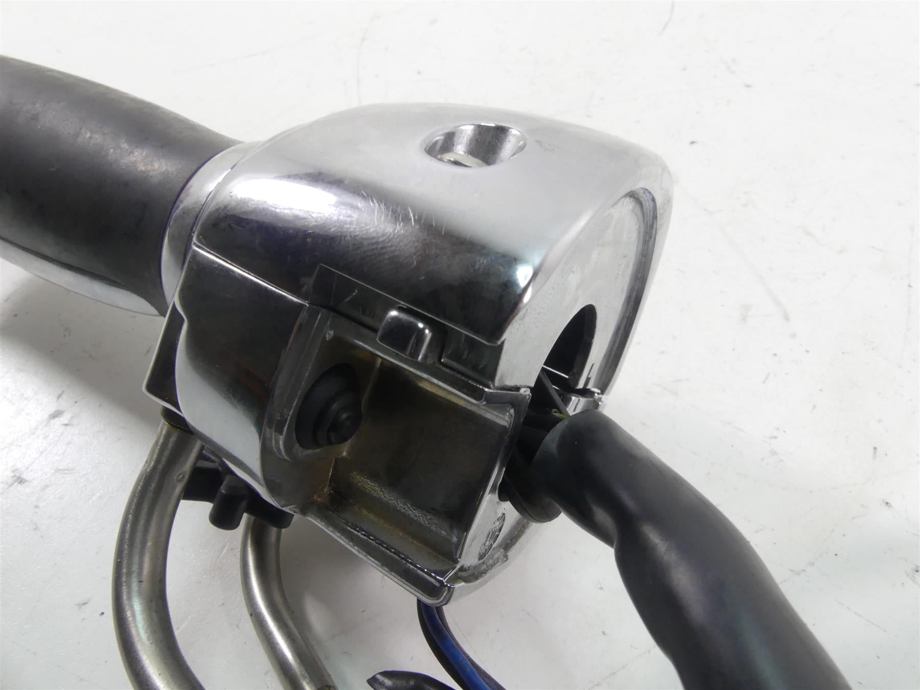 2004 Harley Softail FXSTD SE CVO Deuce Right Hand Control Switch 71684-06A {{ shop.shopifyCountryName }} - Mototech271