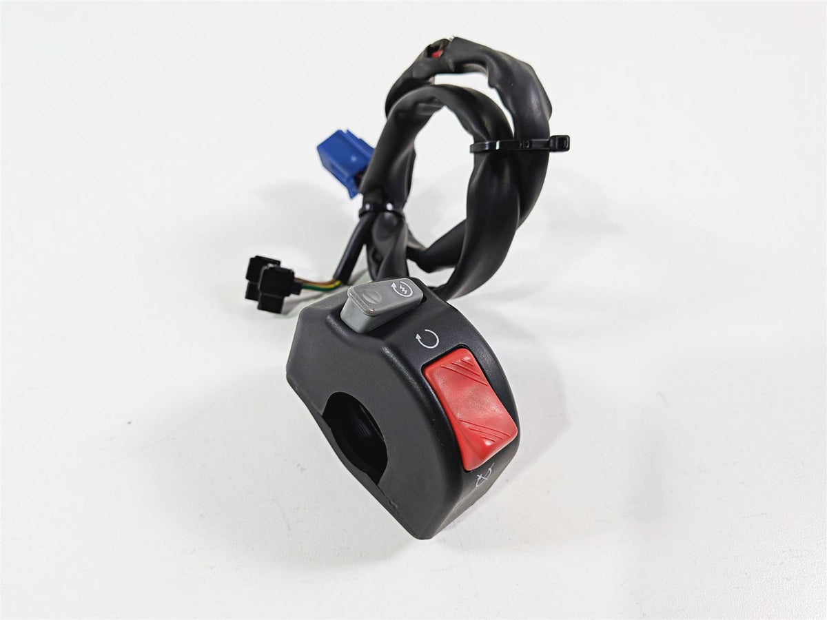2008 Yamaha YZF R1 RN19 Right Hand Control Switch Start Stop 4C8-83975-00-00 {{ shop.shopifyCountryName }} - Mototech271