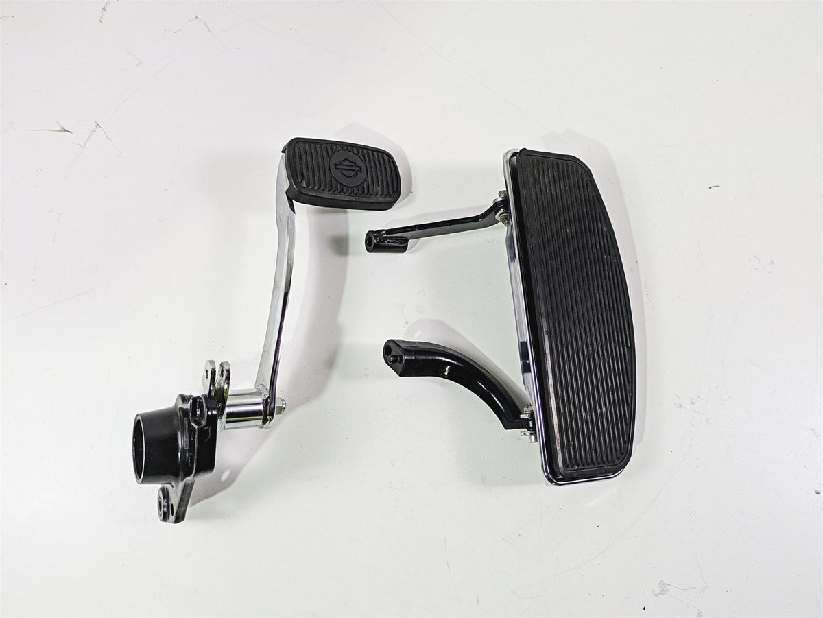 2016 Harley Touring FLHR Road King Front Right Floorboard & Brake Ped 50621-06A {{ shop.shopifyCountryName }} - Mototech271