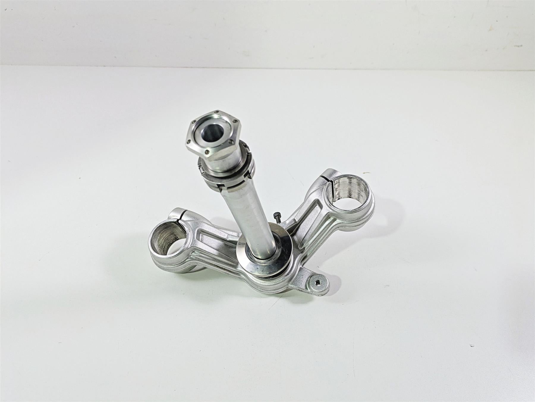 2022 BMW RnineT Pure K22 Lower Triple Tree Steering Clamp 31428558481 {{ shop.shopifyCountryName }} - Mototech271