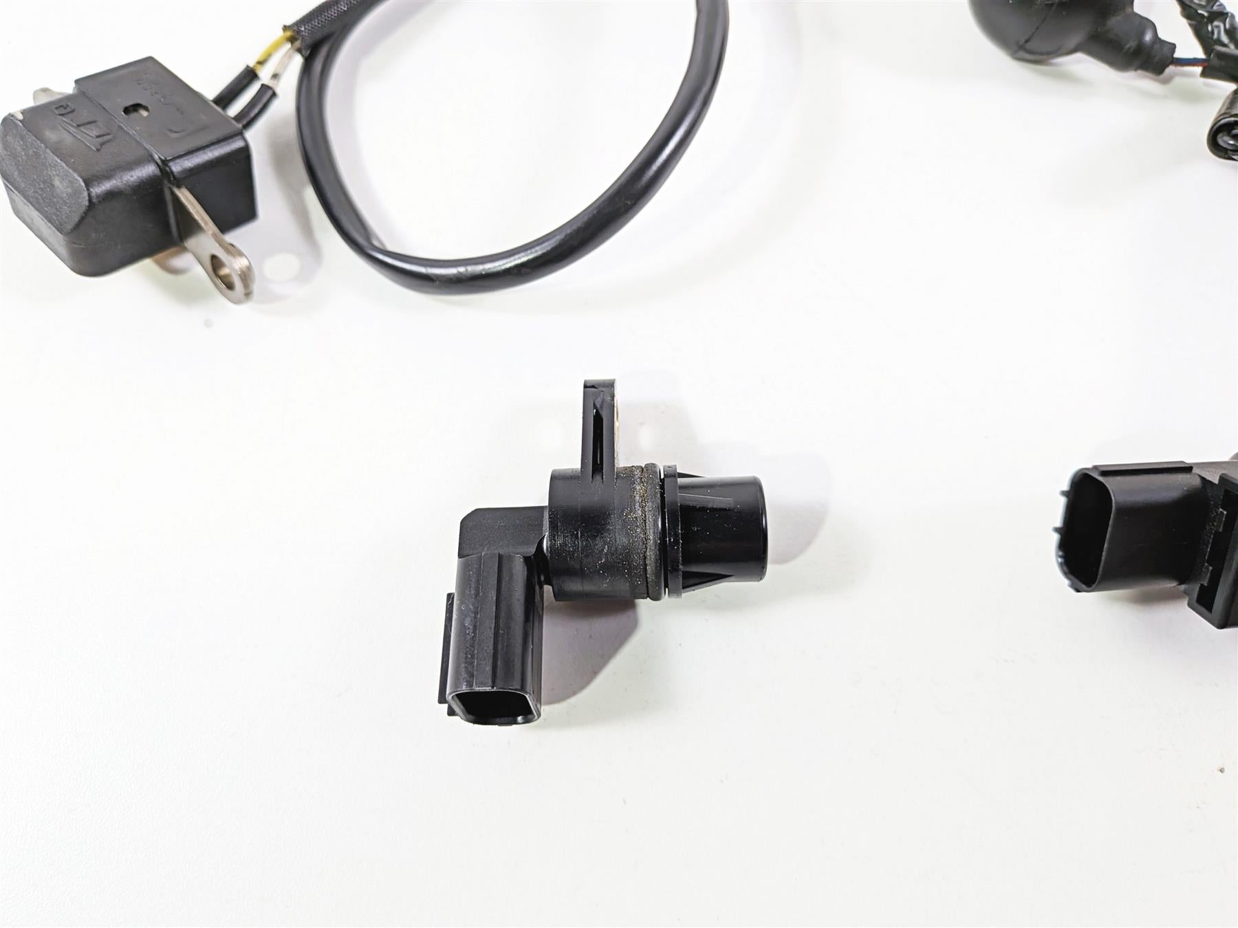 2017 Honda CBR600RR PC40 Knock Timing Crank Position Oil Pressure Sensor Set {{ shop.shopifyCountryName }} - Mototech271