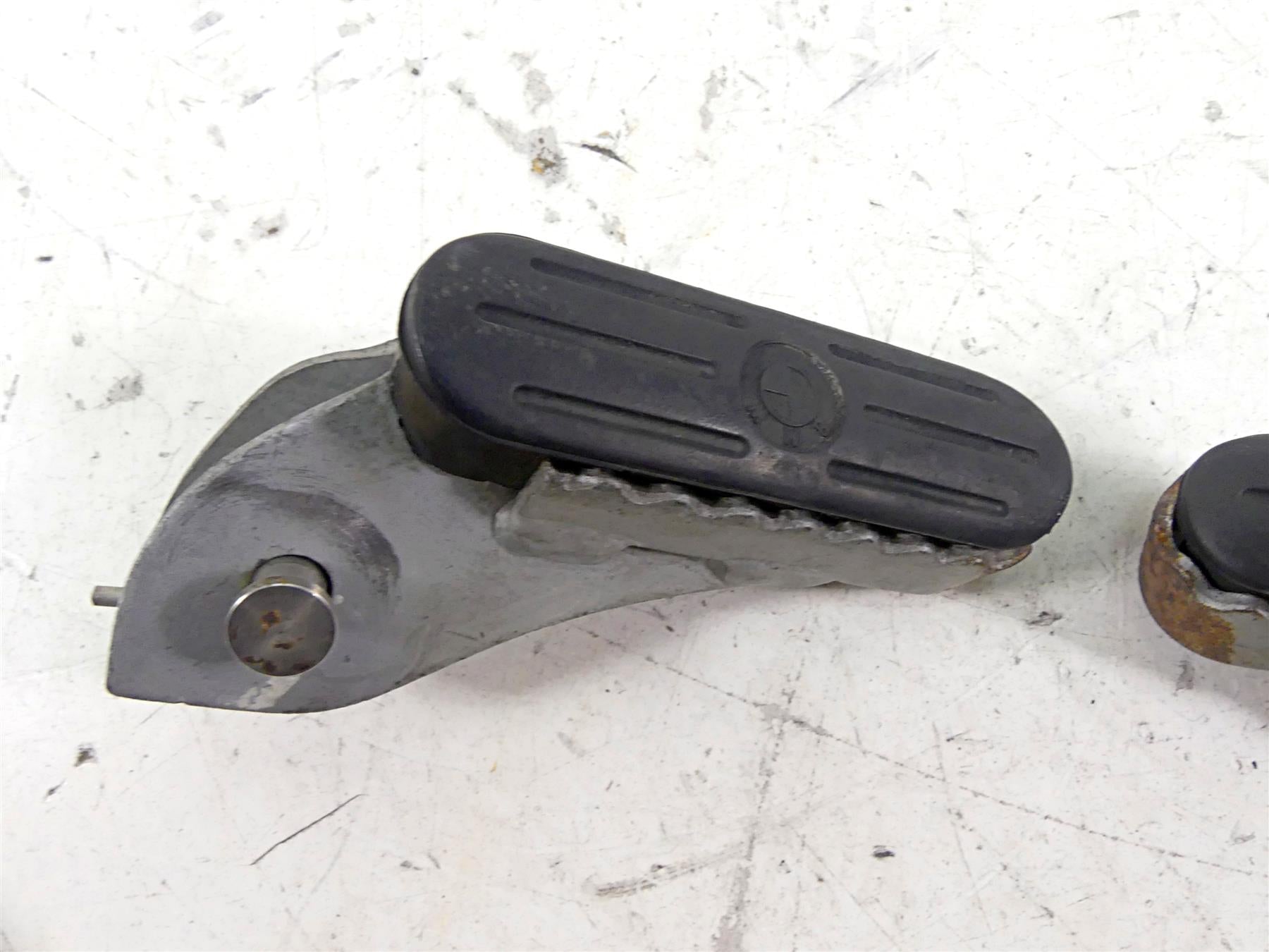 2009 BMW R1200 GS K25 Front Footpeg Foot Peg Rest Set 46717729281 46717729281 {{ shop.shopifyCountryName }} - Mototech271