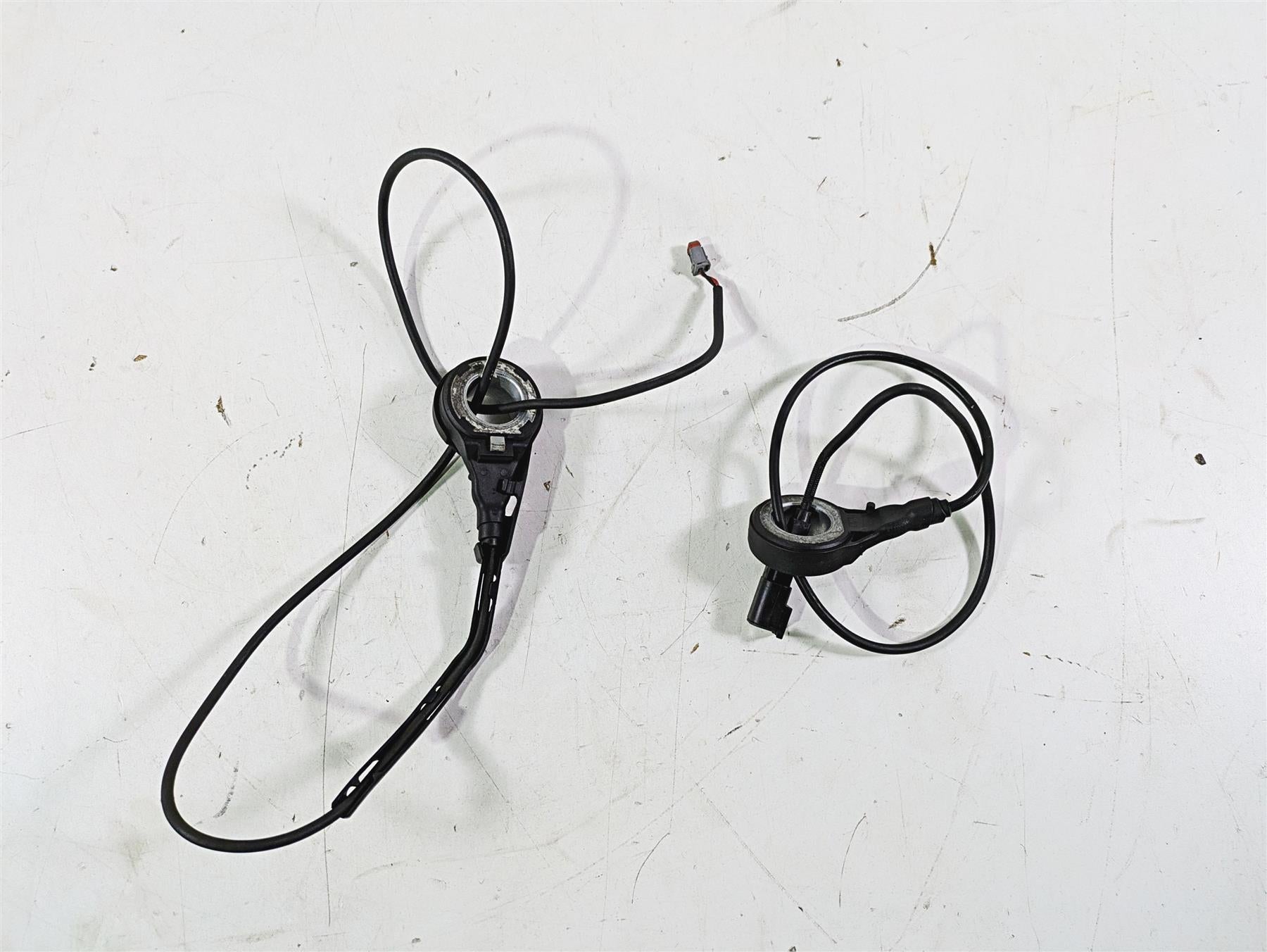 2018 Harley Softail FXFBS Fat Bob Abs Brake Wheel Speed Sensor Set 41100076 {{ shop.shopifyCountryName }} - Mototech271
