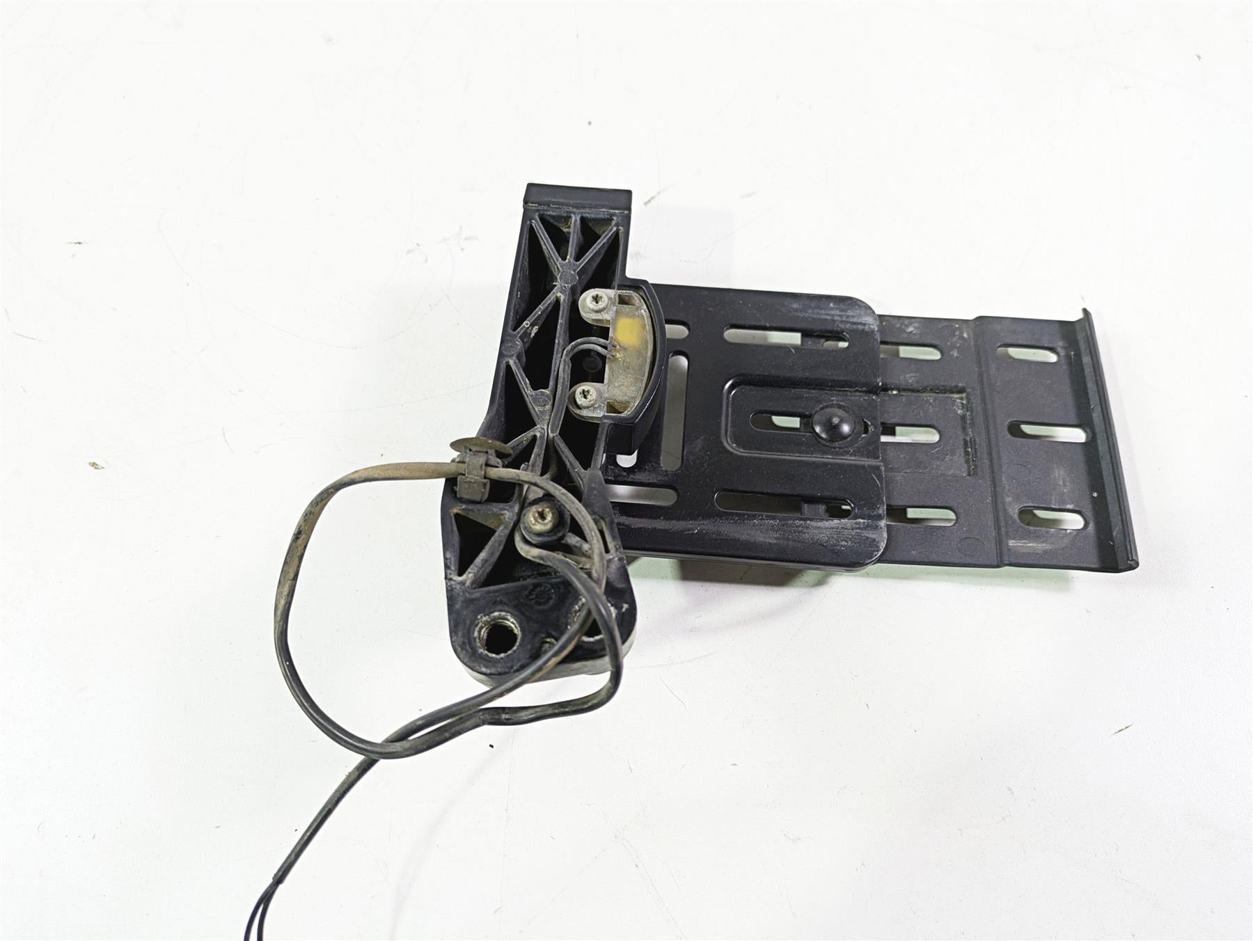 2013 Harley VRSCF Muscle Rod Side License Plate Holder 69390-09 {{ shop.shopifyCountryName }} - Mototech271