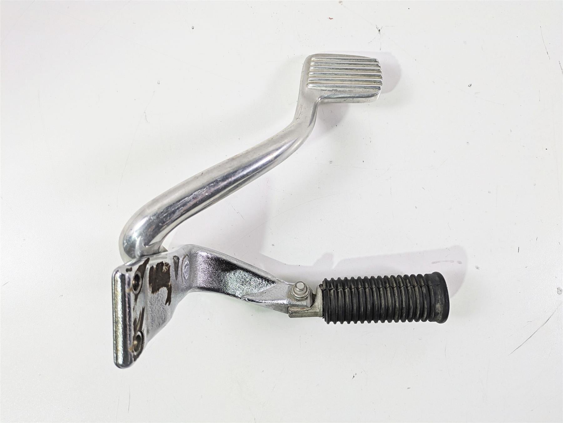 2010 Harley Dyna FXDB Street Bob Front Right Foot Peg & Brake Pedal Set 50666-07 {{ shop.shopifyCountryName }} - Mototech271