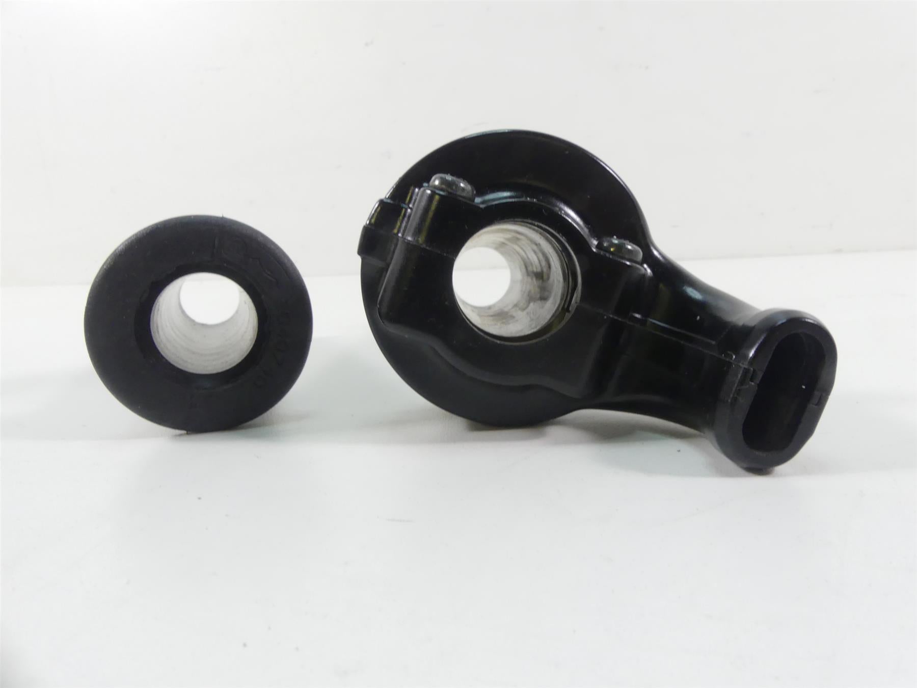 2015 Triumph 1050 Speed Triple R Throttle Hand Grip Set T2040252 {{ shop.shopifyCountryName }} - Mototech271