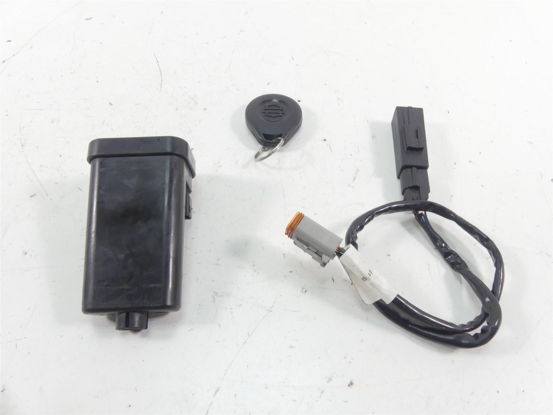 2012 Harley VRSCF Muscle Rod Tssm Turn Signal Security Module + Fob Key 69976-08 {{ shop.shopifyCountryName }} - Mototech271