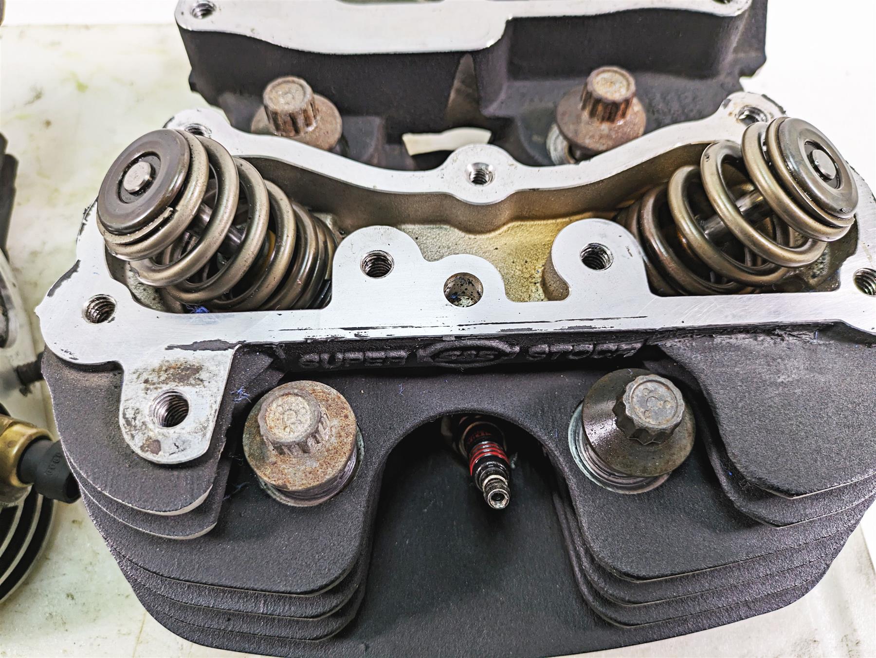 S&S Cycle Super Stock Twin Cam Cylinder Head Set 90-1050R-S F00404 {{ shop.shopifyCountryName }} - Mototech271