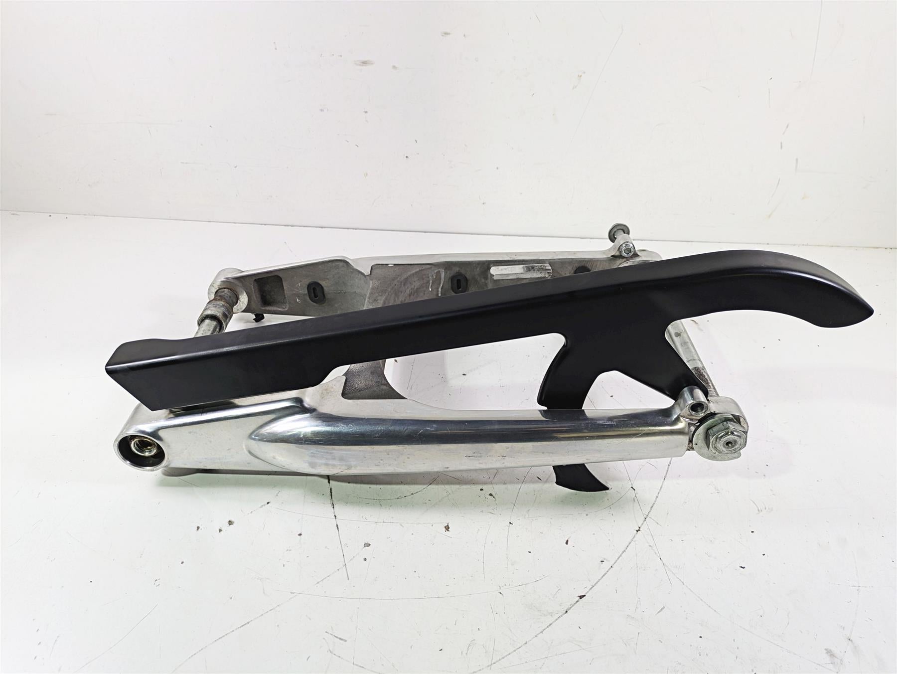 2012 Harley VRSCF Muscle V Rod Swingarm Swing Arm & Guards 48606-07A {{ shop.shopifyCountryName }} - Mototech271